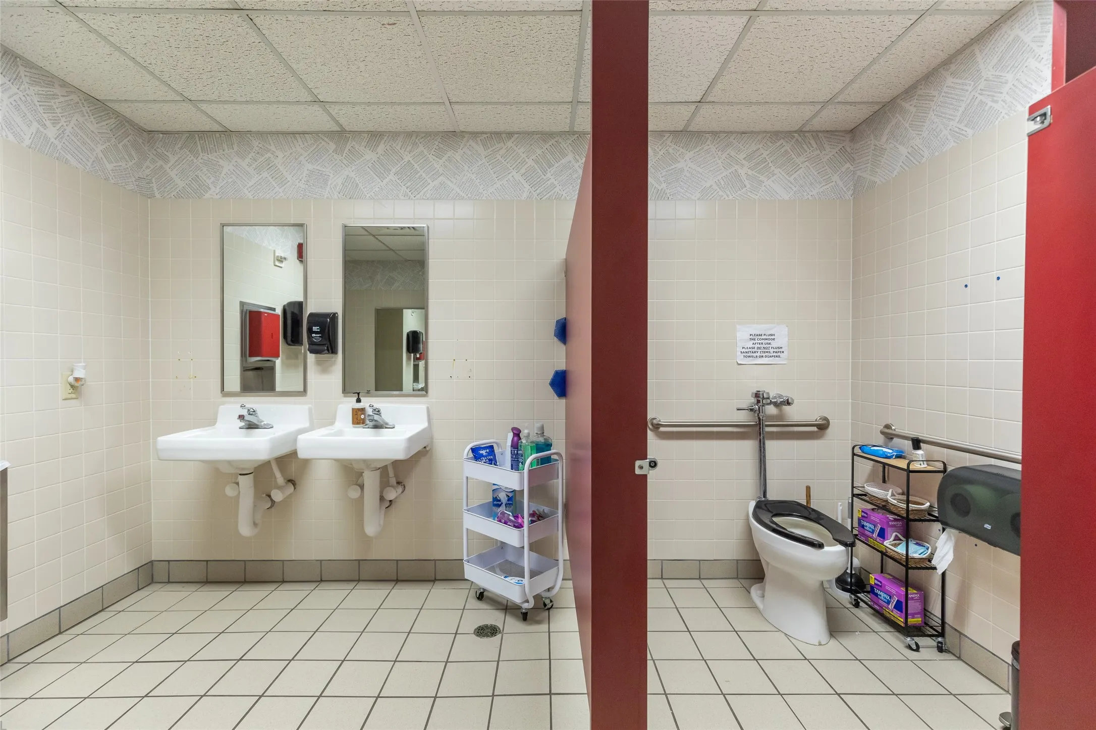 Office For Rent in Taylor County , 3025 Southwest Drive, Abilene, Texas 79605, 0, 0, Garage spaces, 15,046 Sqft, built in 1985, mls#21392468, Real Estate Agent in Abilene, Homes For Rent in Taylor county, Homes For Rent in Abilene, Realtor in Abilene Texas, Real Estate Brokerage Independent Realty Texas, Luminita Cordes Realtor