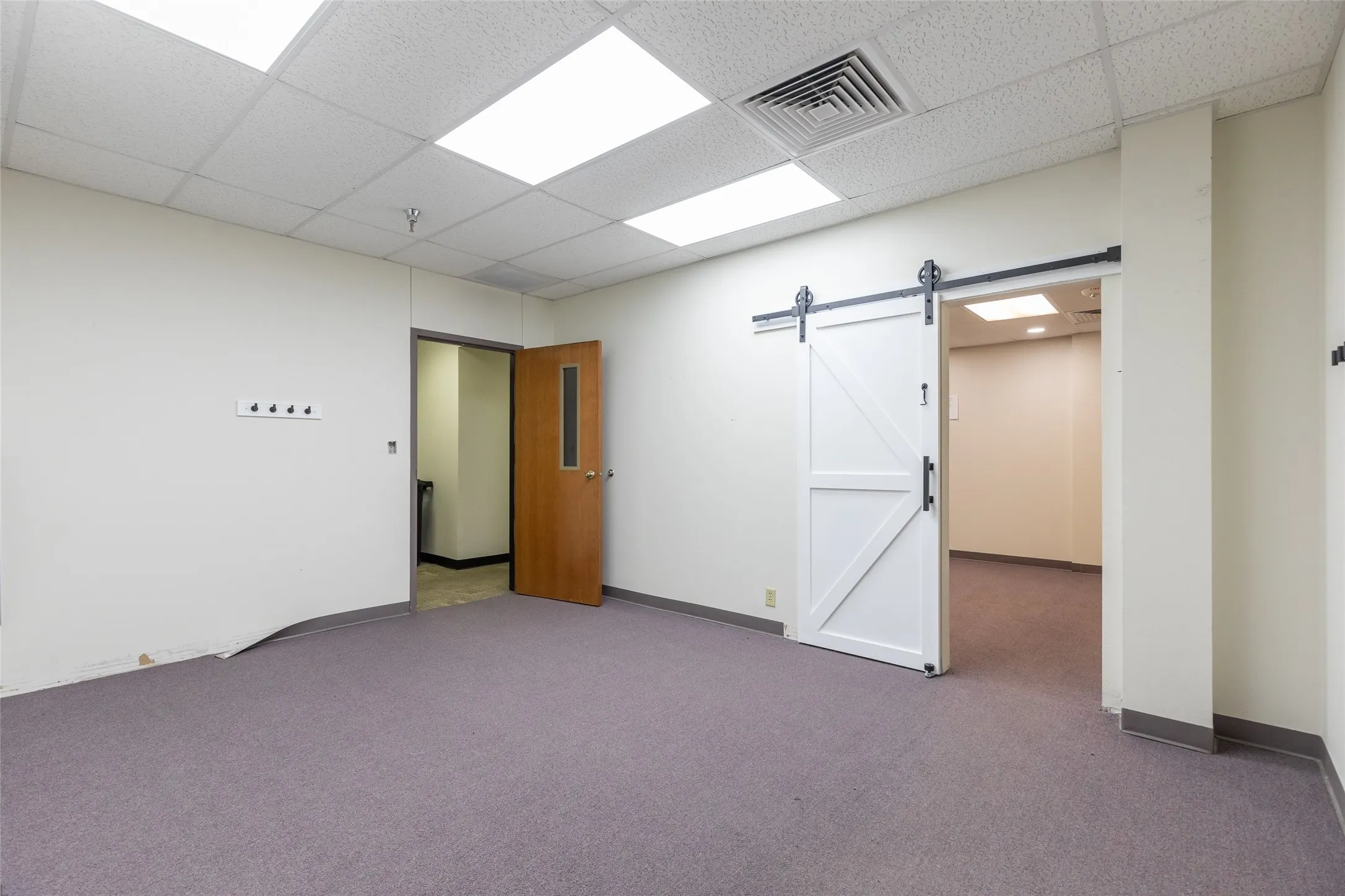 Office For Rent in Taylor County , 3025 Southwest Drive, Abilene, Texas 79605, 0, 0, Garage spaces, 15,046 Sqft, built in 1985, mls#21392468, Real Estate Agent in Abilene, Homes For Rent in Taylor county, Homes For Rent in Abilene, Realtor in Abilene Texas, Real Estate Brokerage Independent Realty Texas, Luminita Cordes Realtor