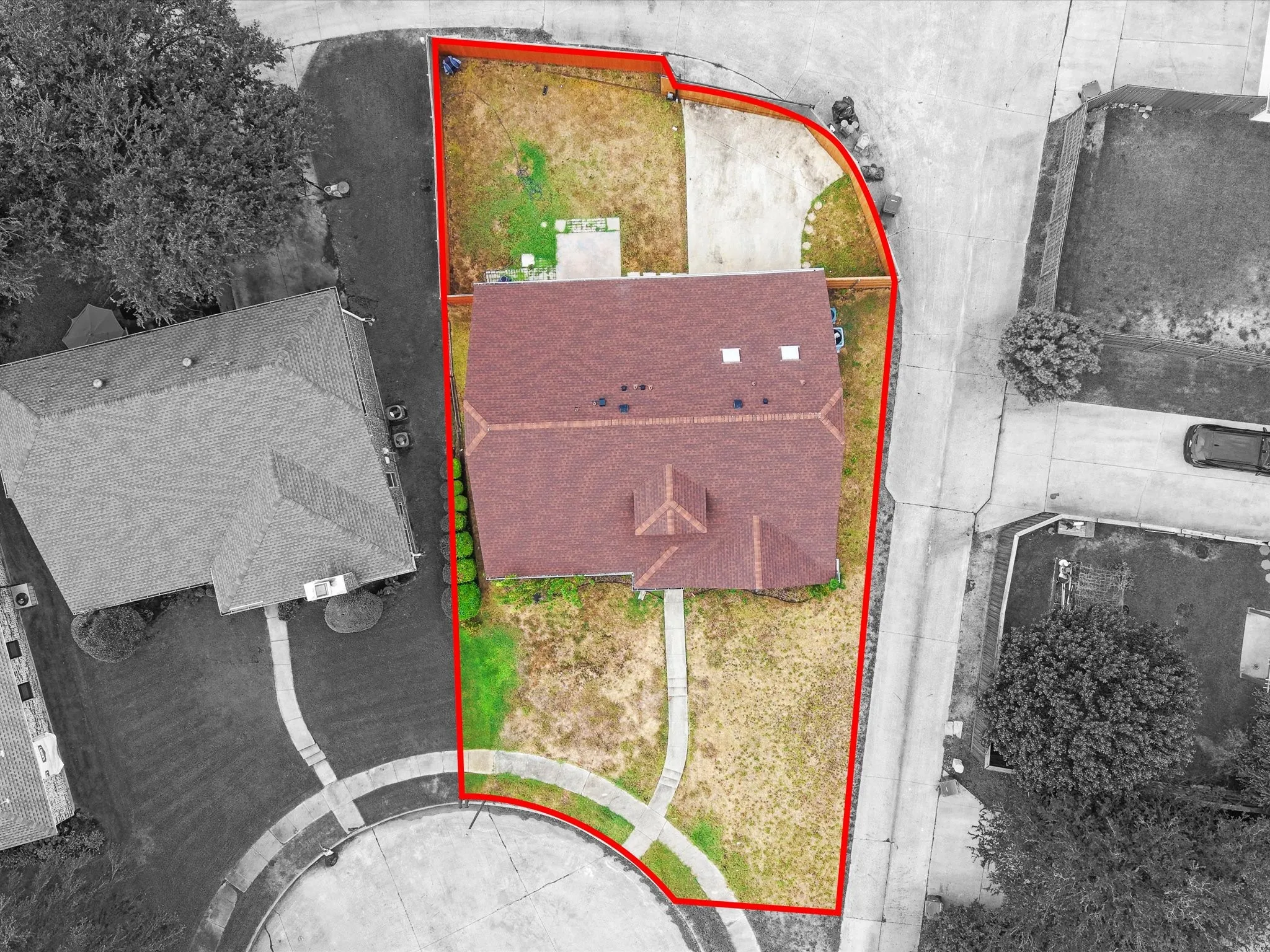 Single Family Residence For Sale in Denton County , 2911 Creekside Court, Carrollton, Texas 75007, 4 Bedroom, 3 Bathroom, 2 Garage spaces, 2,426 Sqft, built in 1985, mls#21402967, Real Estate Agent in Carrollton, Homes For Sale in Denton county, Homes For Sale in Carrollton, Realtor in Carrollton Texas, Real Estate Brokerage Independent Realty Texas, Luminita Cordes Realtor