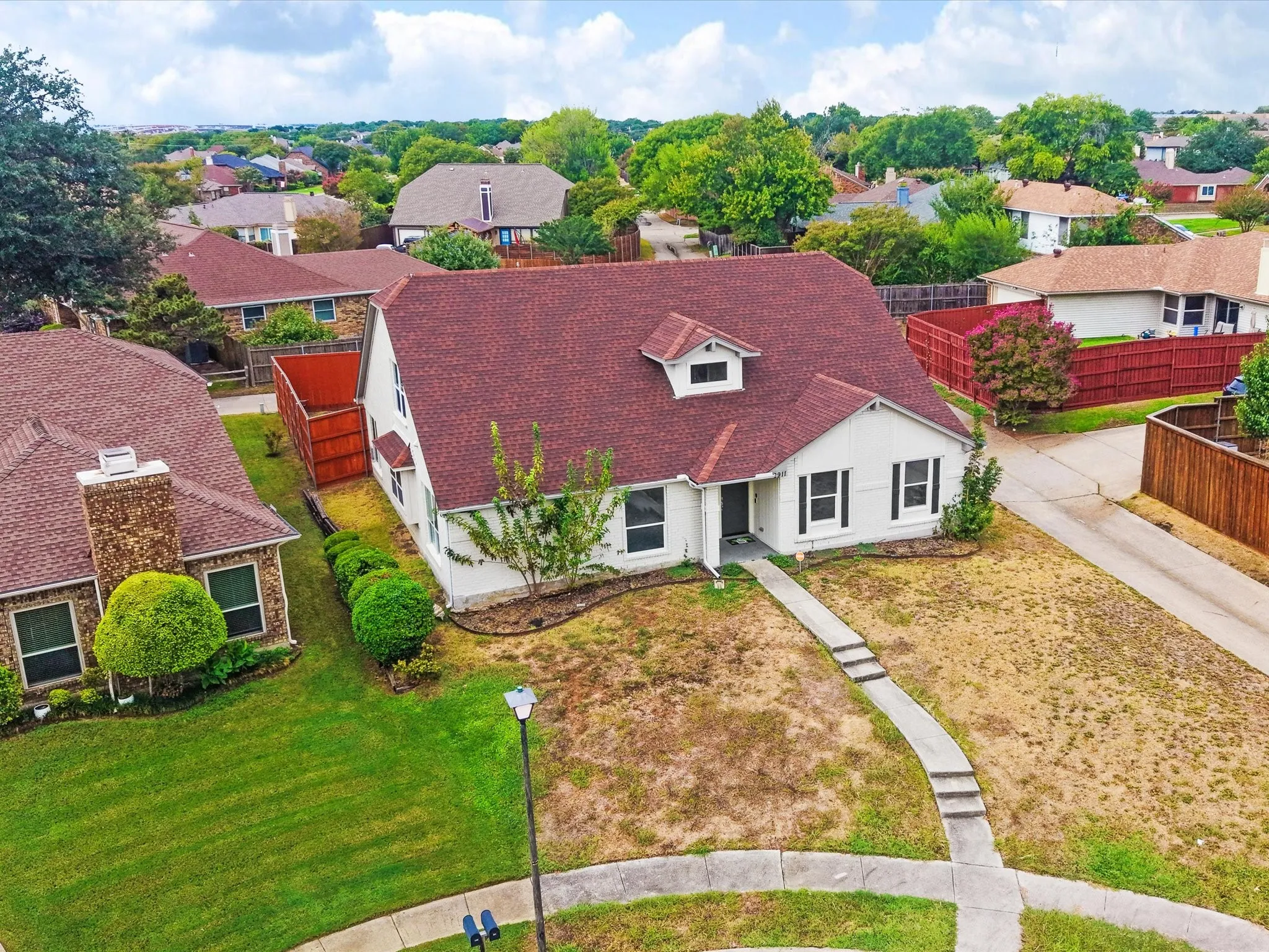 Single Family Residence For Sale in Denton County , 2911 Creekside Court, Carrollton, Texas 75007, 4 Bedroom, 3 Bathroom, 2 Garage spaces, 2,426 Sqft, built in 1985, mls#21402967, Real Estate Agent in Carrollton, Homes For Sale in Denton county, Homes For Sale in Carrollton, Realtor in Carrollton Texas, Real Estate Brokerage Independent Realty Texas, Luminita Cordes Realtor