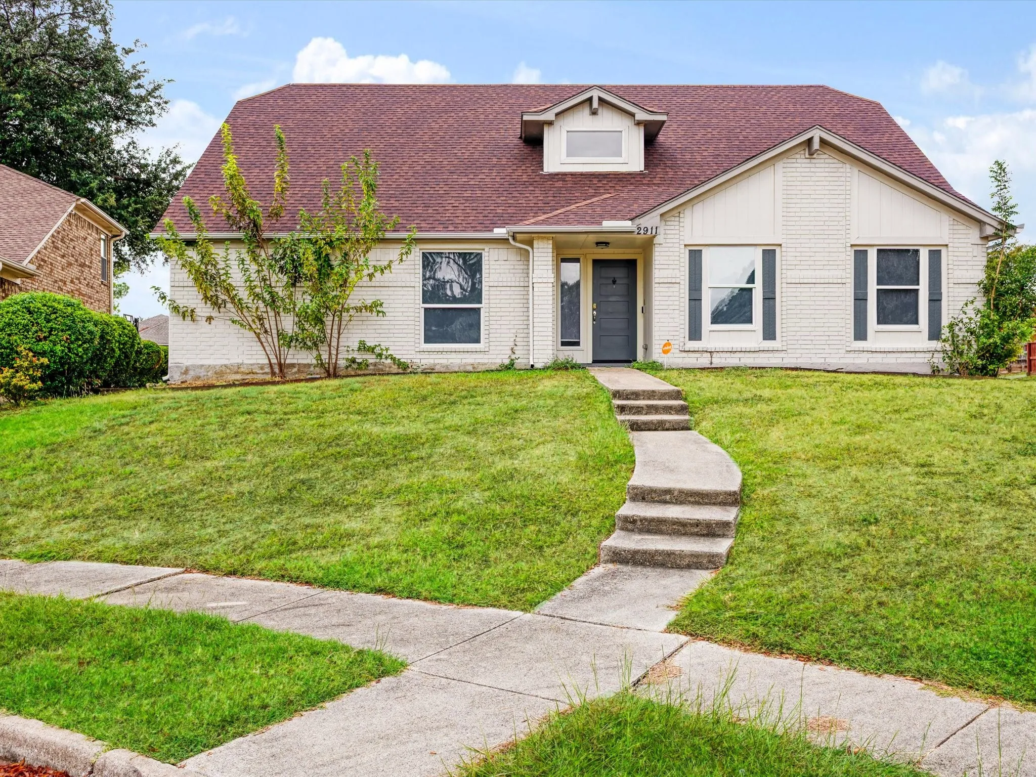 Single Family Residence For Sale in Denton County , 2911 Creekside Court, Carrollton, Texas 75007, 4 Bedroom, 3 Bathroom, 2 Garage spaces, 2,426 Sqft, built in 1985, mls#21402967, Real Estate Agent in Carrollton, Homes For Sale in Denton county, Homes For Sale in Carrollton, Realtor in Carrollton Texas, Real Estate Brokerage Independent Realty Texas, Luminita Cordes Realtor