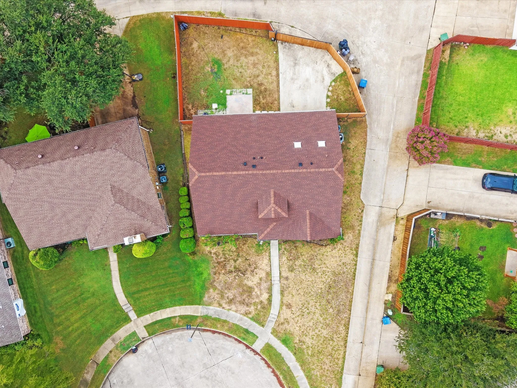 Single Family Residence For Sale in Denton County , 2911 Creekside Court, Carrollton, Texas 75007, 4 Bedroom, 3 Bathroom, 2 Garage spaces, 2,426 Sqft, built in 1985, mls#21402967, Real Estate Agent in Carrollton, Homes For Sale in Denton county, Homes For Sale in Carrollton, Realtor in Carrollton Texas, Real Estate Brokerage Independent Realty Texas, Luminita Cordes Realtor