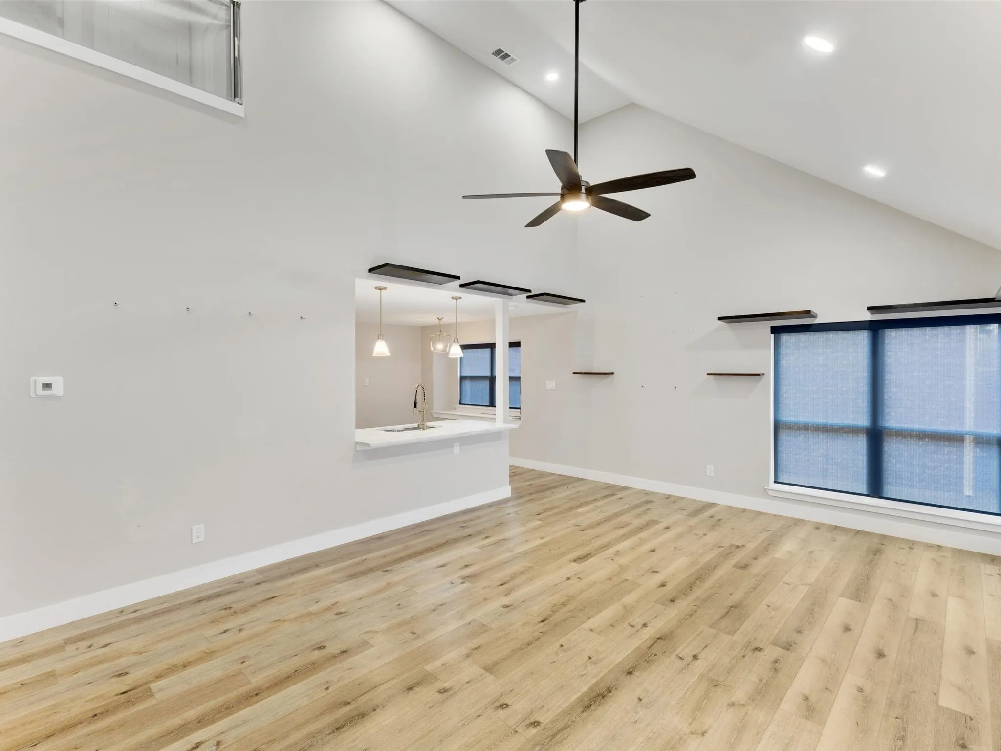 Single Family Residence For Sale in Denton County , 2911 Creekside Court, Carrollton, Texas 75007, 4 Bedroom, 3 Bathroom, 2 Garage spaces, 2,426 Sqft, built in 1985, mls#21402967, Real Estate Agent in Carrollton, Homes For Sale in Denton county, Homes For Sale in Carrollton, Realtor in Carrollton Texas, Real Estate Brokerage Independent Realty Texas, Luminita Cordes Realtor
