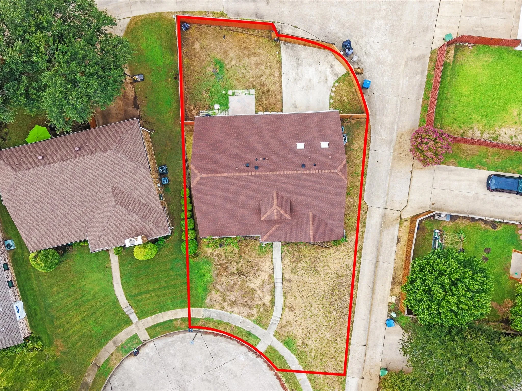 Single Family Residence For Sale in Denton County , 2911 Creekside Court, Carrollton, Texas 75007, 4 Bedroom, 3 Bathroom, 2 Garage spaces, 2,426 Sqft, built in 1985, mls#21402967, Real Estate Agent in Carrollton, Homes For Sale in Denton county, Homes For Sale in Carrollton, Realtor in Carrollton Texas, Real Estate Brokerage Independent Realty Texas, Luminita Cordes Realtor