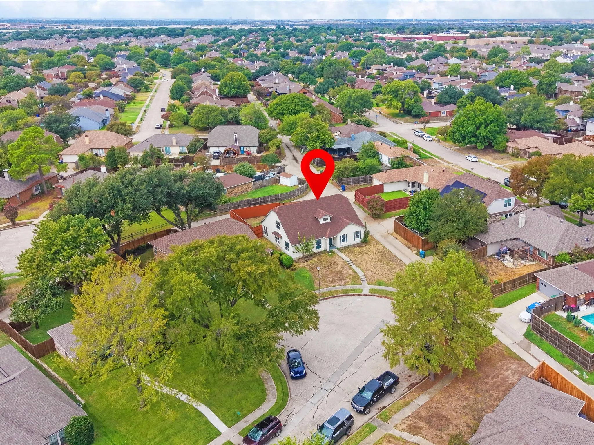 Single Family Residence For Sale in Denton County , 2911 Creekside Court, Carrollton, Texas 75007, 4 Bedroom, 3 Bathroom, 2 Garage spaces, 2,426 Sqft, built in 1985, mls#21402967, Real Estate Agent in Carrollton, Homes For Sale in Denton county, Homes For Sale in Carrollton, Realtor in Carrollton Texas, Real Estate Brokerage Independent Realty Texas, Luminita Cordes Realtor