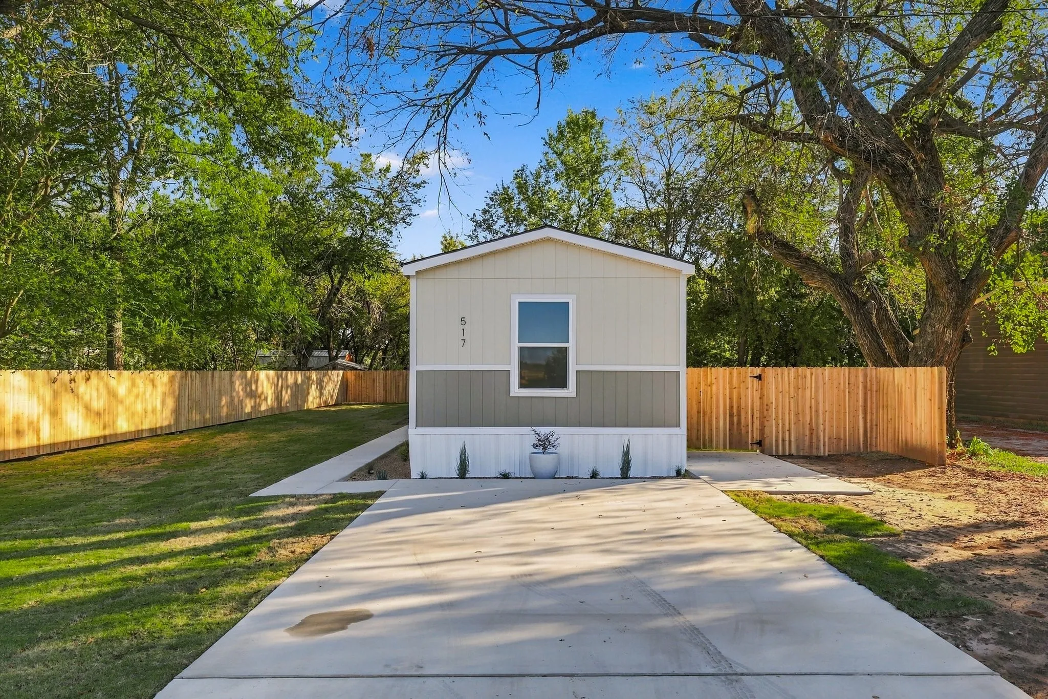 Manufactured Home For Sale in Wise County , 517 Main Street, Bridgeport, Texas 76426, 3 Bedroom, 2 Bathroom, Garage spaces, 1,216 Sqft, built in 2025, mls#21397980, Real Estate Agent in Bridgeport, Homes For Sale in Wise county, Homes For Sale in Bridgeport, Realtor in Bridgeport Texas, Real Estate Brokerage Independent Realty Texas, Luminita Cordes Realtor