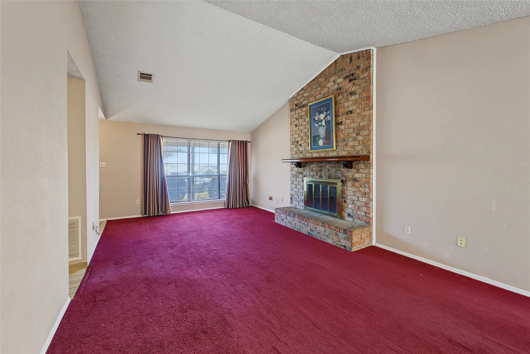 Single Family Residence For Sale in Dallas County , 206 Southerland Avenue, Mesquite, Texas 75150, 3 Bedroom, 2 Bathroom, 2 Garage spaces, 1,512 Sqft, built in 1982, mls#21401113, Real Estate Agent in Mesquite, Homes For Sale in Dallas county, Homes For Sale in Mesquite, Realtor in Mesquite Texas, Real Estate Brokerage Independent Realty Texas, Luminita Cordes Realtor