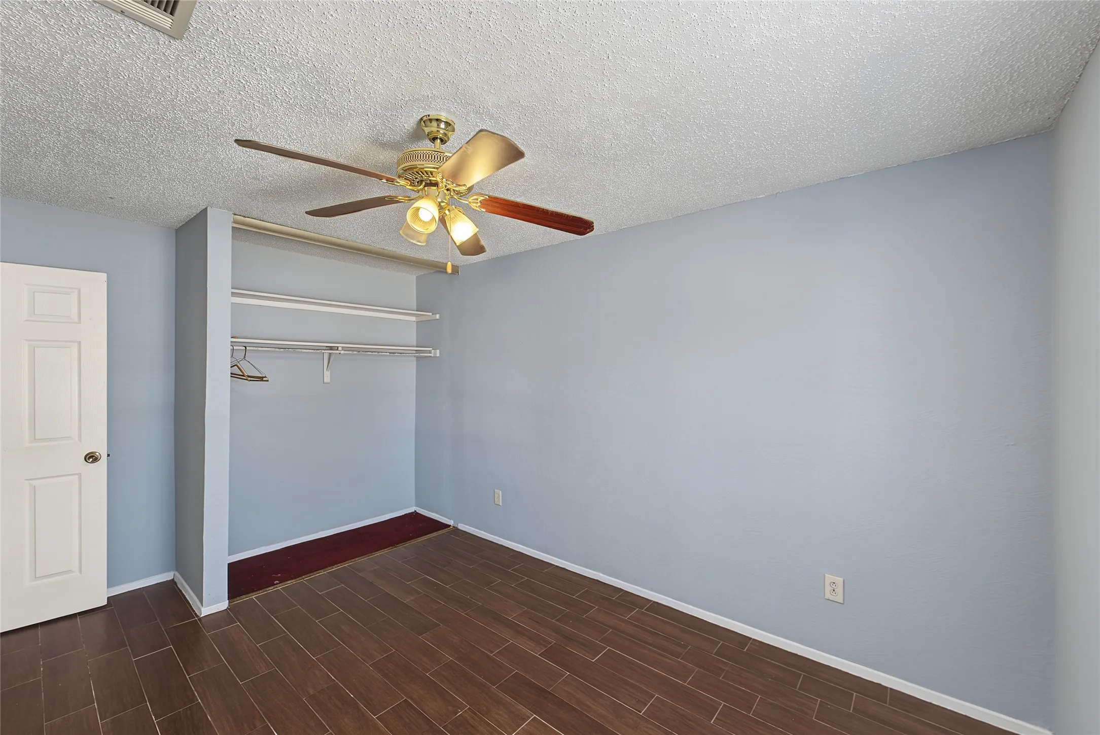 Single Family Residence For Sale in Dallas County , 206 Southerland Avenue, Mesquite, Texas 75150, 3 Bedroom, 2 Bathroom, 2 Garage spaces, 1,512 Sqft, built in 1982, mls#21401113, Real Estate Agent in Mesquite, Homes For Sale in Dallas county, Homes For Sale in Mesquite, Realtor in Mesquite Texas, Real Estate Brokerage Independent Realty Texas, Luminita Cordes Realtor