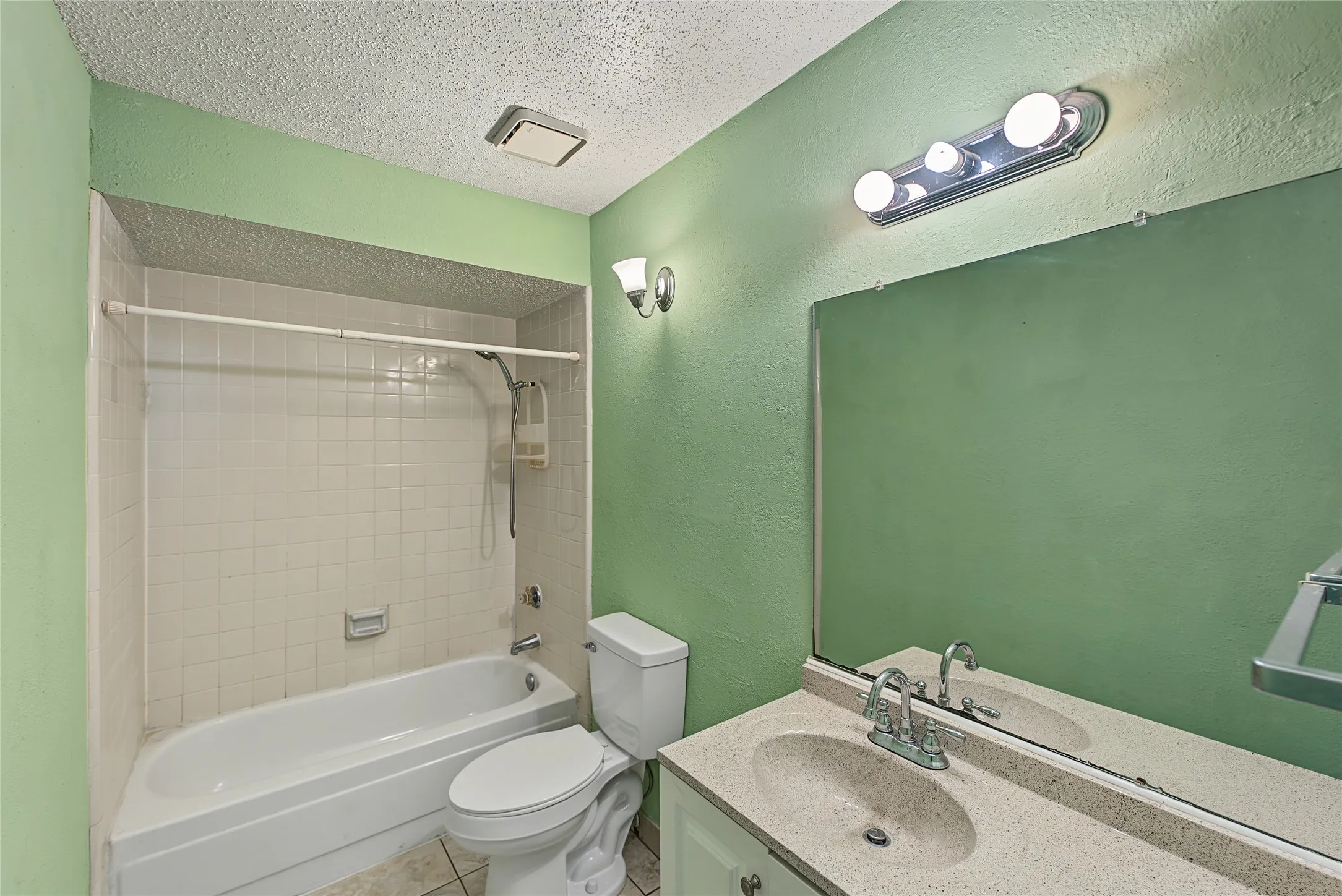 Single Family Residence For Sale in Dallas County , 206 Southerland Avenue, Mesquite, Texas 75150, 3 Bedroom, 2 Bathroom, 2 Garage spaces, 1,512 Sqft, built in 1982, mls#21401113, Real Estate Agent in Mesquite, Homes For Sale in Dallas county, Homes For Sale in Mesquite, Realtor in Mesquite Texas, Real Estate Brokerage Independent Realty Texas, Luminita Cordes Realtor
