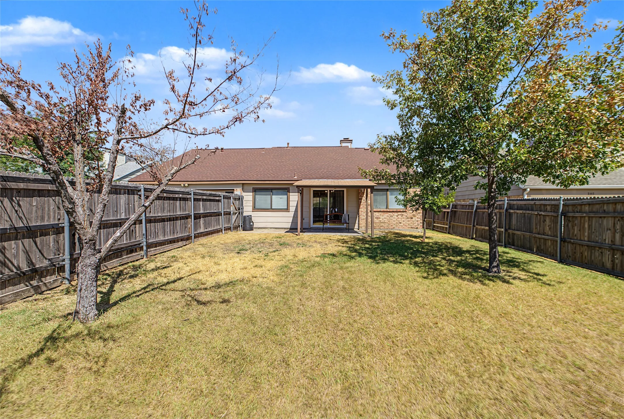 Single Family Residence For Sale in Dallas County , 206 Southerland Avenue, Mesquite, Texas 75150, 3 Bedroom, 2 Bathroom, 2 Garage spaces, 1,512 Sqft, built in 1982, mls#21401113, Real Estate Agent in Mesquite, Homes For Sale in Dallas county, Homes For Sale in Mesquite, Realtor in Mesquite Texas, Real Estate Brokerage Independent Realty Texas, Luminita Cordes Realtor