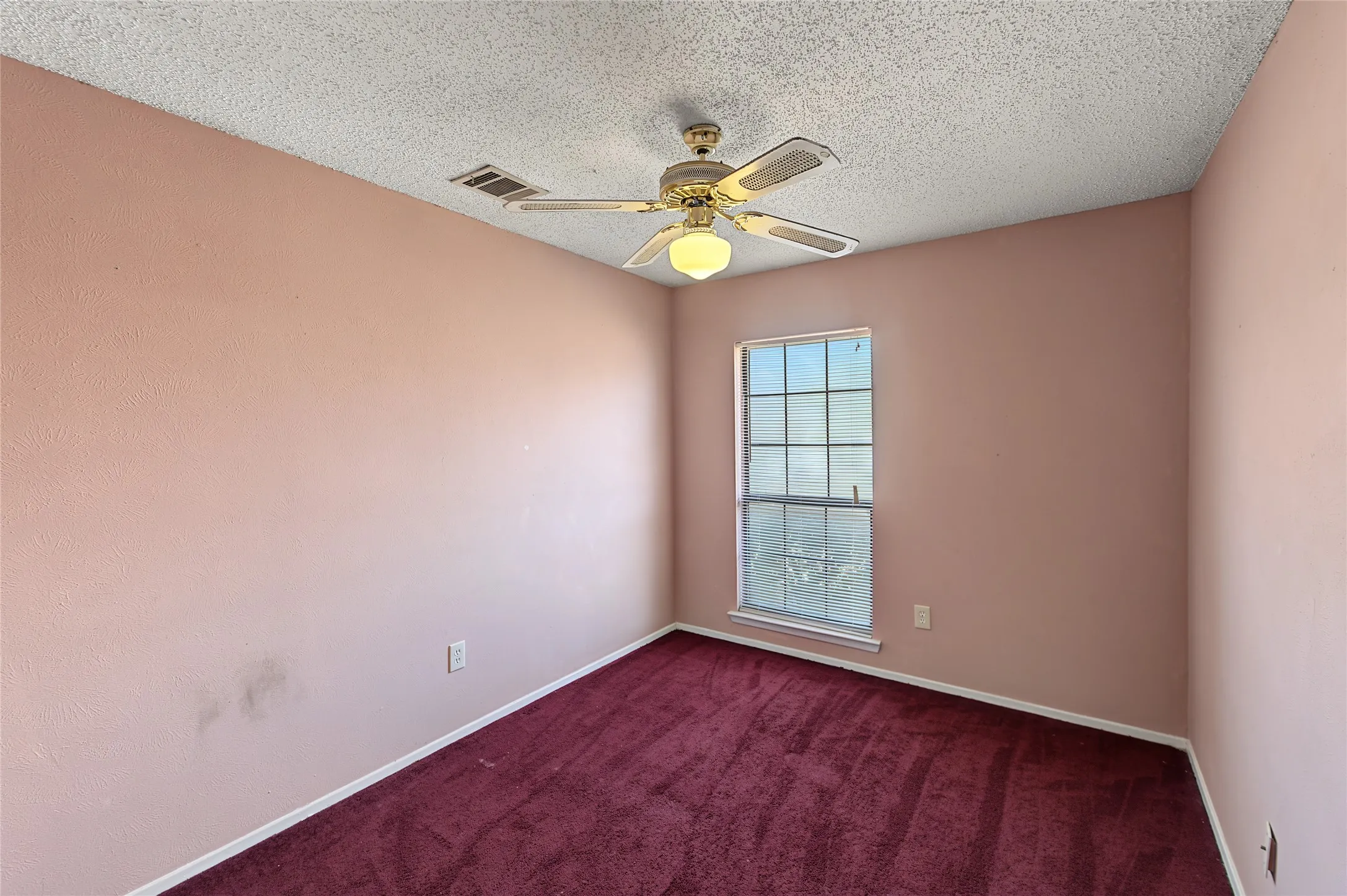 Single Family Residence For Sale in Dallas County , 206 Southerland Avenue, Mesquite, Texas 75150, 3 Bedroom, 2 Bathroom, 2 Garage spaces, 1,512 Sqft, built in 1982, mls#21401113, Real Estate Agent in Mesquite, Homes For Sale in Dallas county, Homes For Sale in Mesquite, Realtor in Mesquite Texas, Real Estate Brokerage Independent Realty Texas, Luminita Cordes Realtor