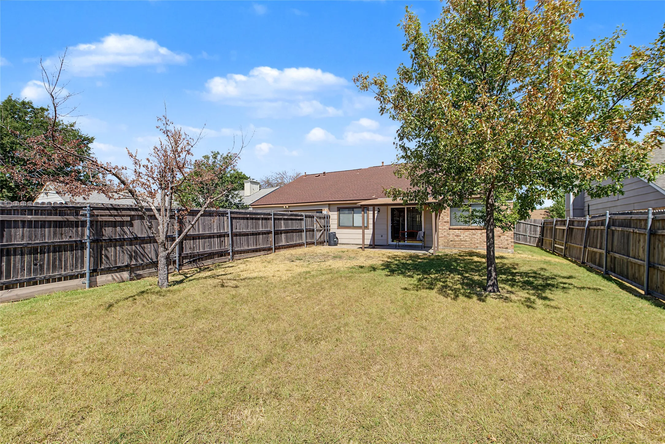 Single Family Residence For Sale in Dallas County , 206 Southerland Avenue, Mesquite, Texas 75150, 3 Bedroom, 2 Bathroom, 2 Garage spaces, 1,512 Sqft, built in 1982, mls#21401113, Real Estate Agent in Mesquite, Homes For Sale in Dallas county, Homes For Sale in Mesquite, Realtor in Mesquite Texas, Real Estate Brokerage Independent Realty Texas, Luminita Cordes Realtor
