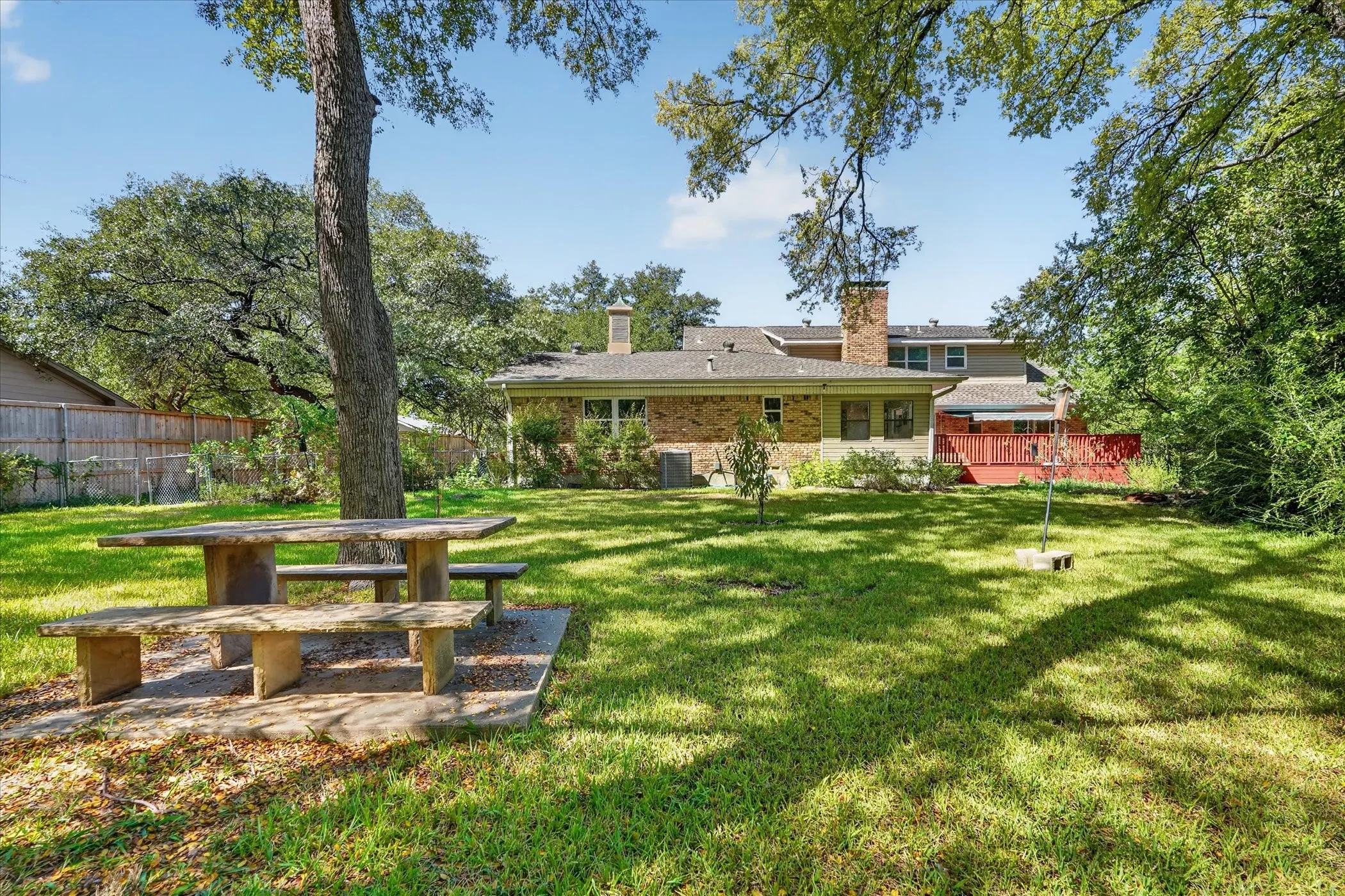 Single Family Residence For Rent in Dallas County , 9584 Ash Creek Drive, Dallas, Texas 75228, 4 Bedroom, 3 Bathroom, 3 Garage spaces, 2,520 Sqft, built in 1966, mls#21404645, Real Estate Agent in Dallas, Homes For Rent in Dallas county, Homes For Rent in Dallas, Realtor in Dallas Texas, Real Estate Brokerage Independent Realty Texas, Luminita Cordes Realtor
