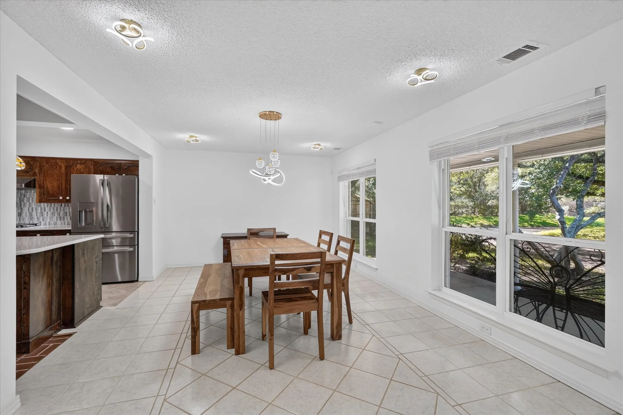 Single Family Residence For Rent in Dallas County , 9584 Ash Creek Drive, Dallas, Texas 75228, 4 Bedroom, 3 Bathroom, 3 Garage spaces, 2,520 Sqft, built in 1966, mls#21404645, Real Estate Agent in Dallas, Homes For Rent in Dallas county, Homes For Rent in Dallas, Realtor in Dallas Texas, Real Estate Brokerage Independent Realty Texas, Luminita Cordes Realtor