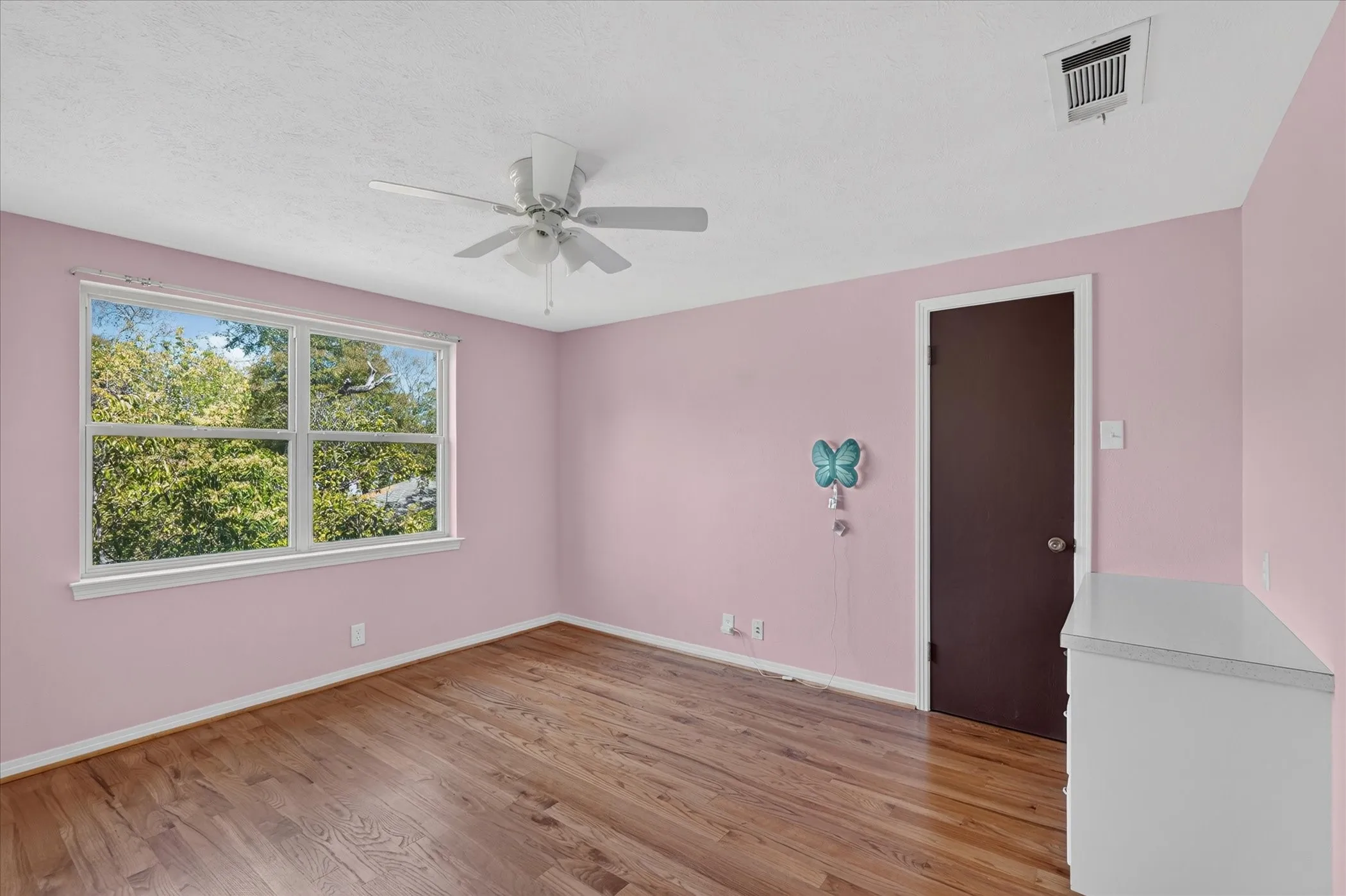 Single Family Residence For Rent in Dallas County , 9584 Ash Creek Drive, Dallas, Texas 75228, 4 Bedroom, 3 Bathroom, 3 Garage spaces, 2,520 Sqft, built in 1966, mls#21404645, Real Estate Agent in Dallas, Homes For Rent in Dallas county, Homes For Rent in Dallas, Realtor in Dallas Texas, Real Estate Brokerage Independent Realty Texas, Luminita Cordes Realtor