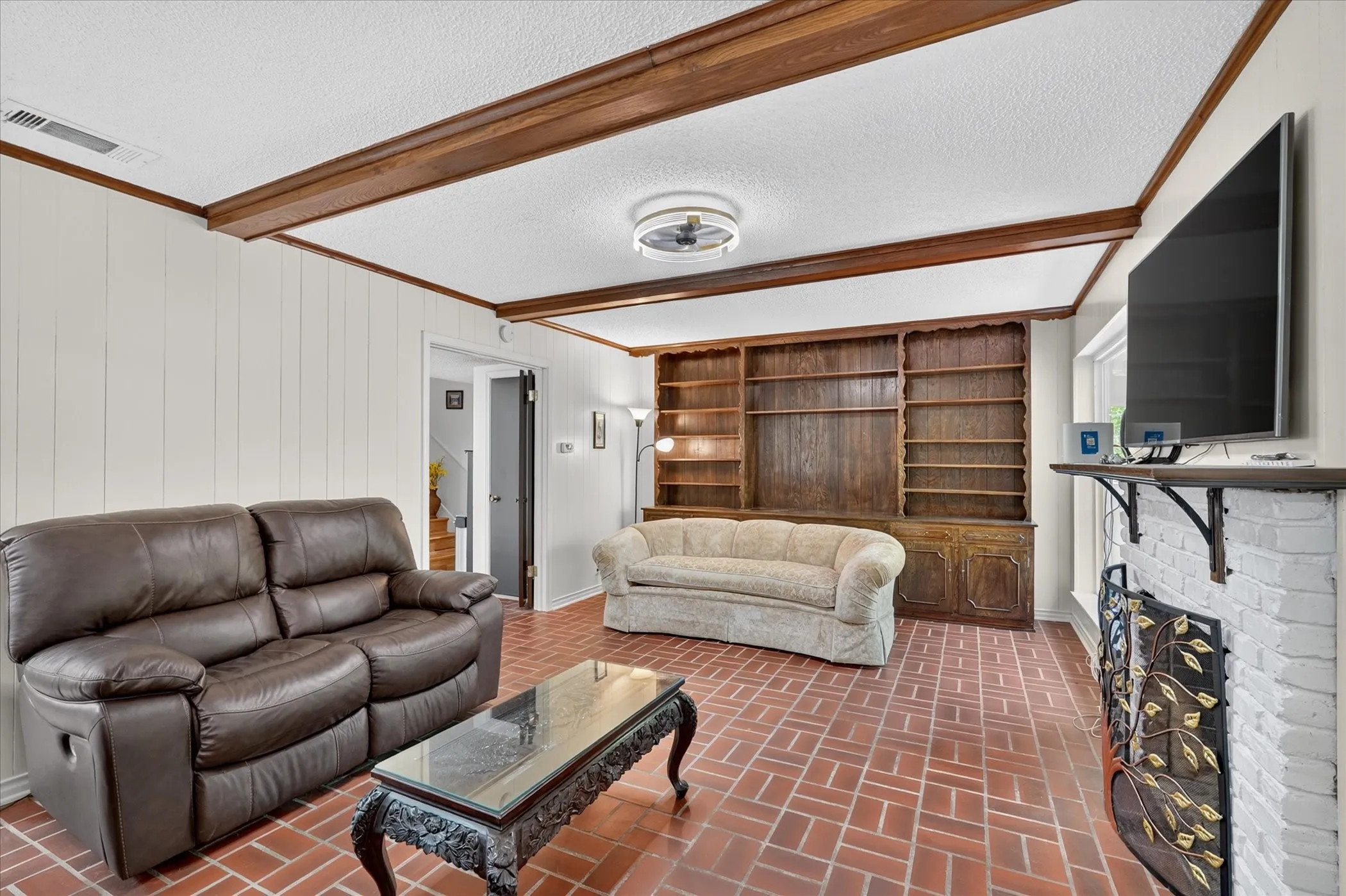 Single Family Residence For Rent in Dallas County , 9584 Ash Creek Drive, Dallas, Texas 75228, 4 Bedroom, 3 Bathroom, 3 Garage spaces, 2,520 Sqft, built in 1966, mls#21404645, Real Estate Agent in Dallas, Homes For Rent in Dallas county, Homes For Rent in Dallas, Realtor in Dallas Texas, Real Estate Brokerage Independent Realty Texas, Luminita Cordes Realtor