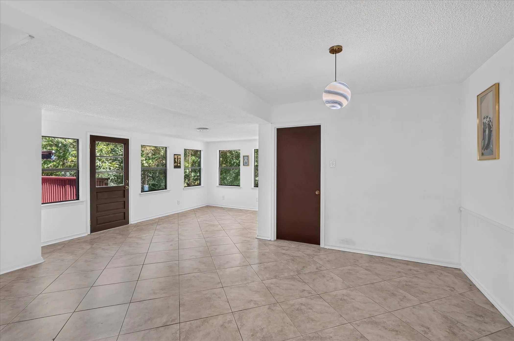 Single Family Residence For Rent in Dallas County , 9584 Ash Creek Drive, Dallas, Texas 75228, 4 Bedroom, 3 Bathroom, 3 Garage spaces, 2,520 Sqft, built in 1966, mls#21404645, Real Estate Agent in Dallas, Homes For Rent in Dallas county, Homes For Rent in Dallas, Realtor in Dallas Texas, Real Estate Brokerage Independent Realty Texas, Luminita Cordes Realtor