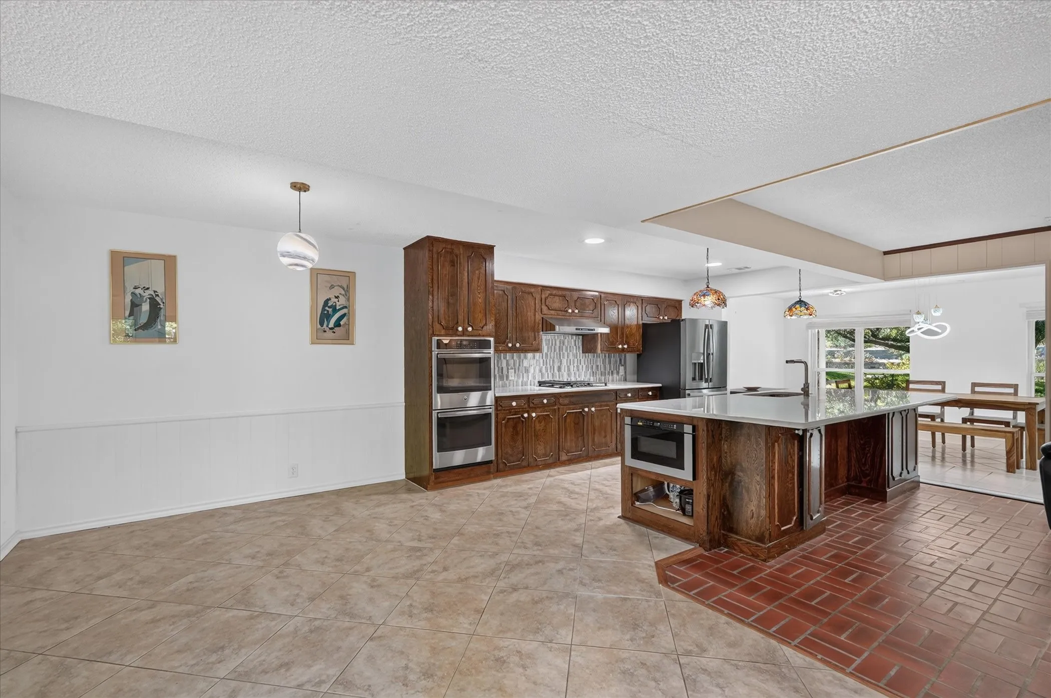 Single Family Residence For Rent in Dallas County , 9584 Ash Creek Drive, Dallas, Texas 75228, 4 Bedroom, 3 Bathroom, 3 Garage spaces, 2,520 Sqft, built in 1966, mls#21404645, Real Estate Agent in Dallas, Homes For Rent in Dallas county, Homes For Rent in Dallas, Realtor in Dallas Texas, Real Estate Brokerage Independent Realty Texas, Luminita Cordes Realtor