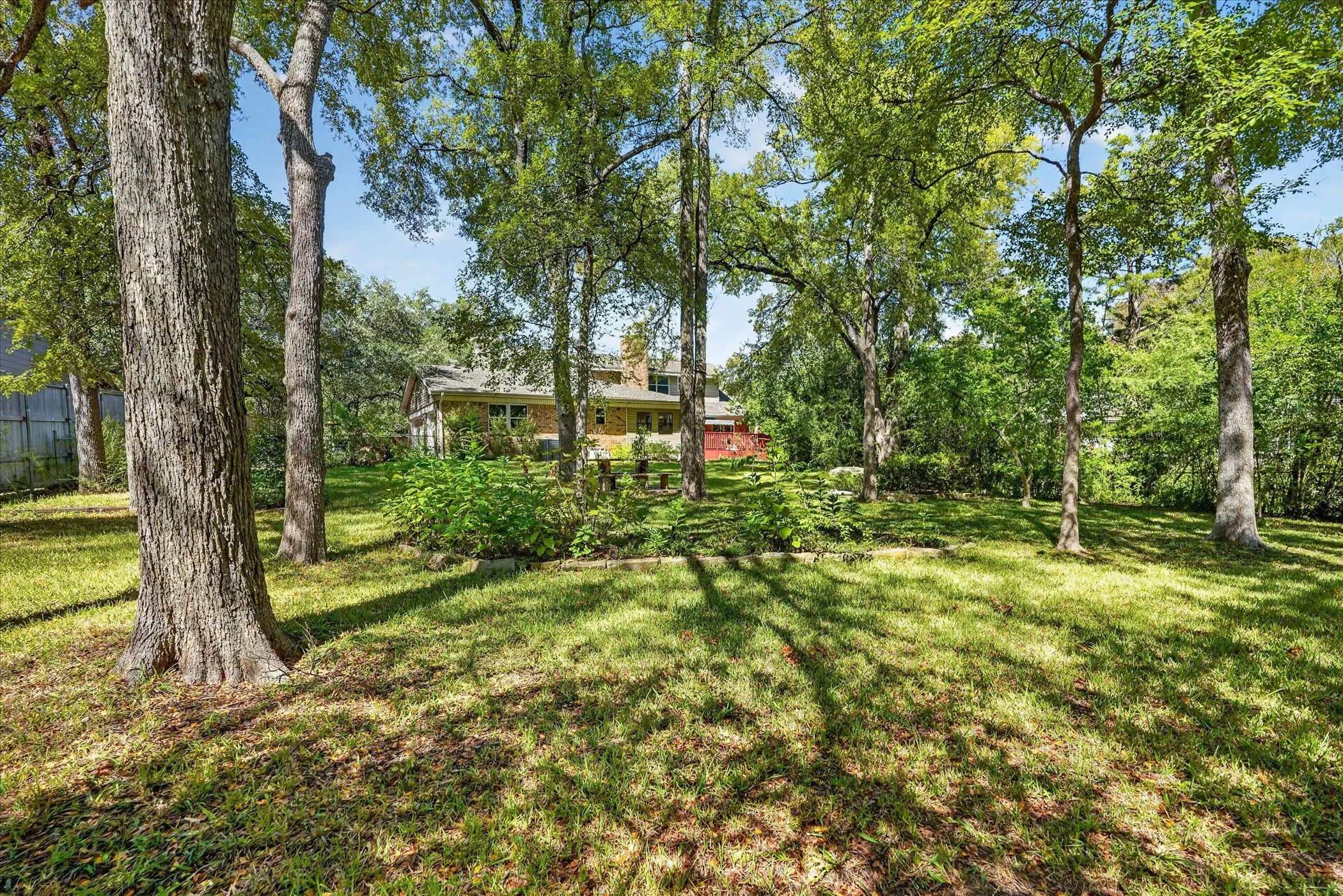 Single Family Residence For Rent in Dallas County , 9584 Ash Creek Drive, Dallas, Texas 75228, 4 Bedroom, 3 Bathroom, 3 Garage spaces, 2,520 Sqft, built in 1966, mls#21404645, Real Estate Agent in Dallas, Homes For Rent in Dallas county, Homes For Rent in Dallas, Realtor in Dallas Texas, Real Estate Brokerage Independent Realty Texas, Luminita Cordes Realtor