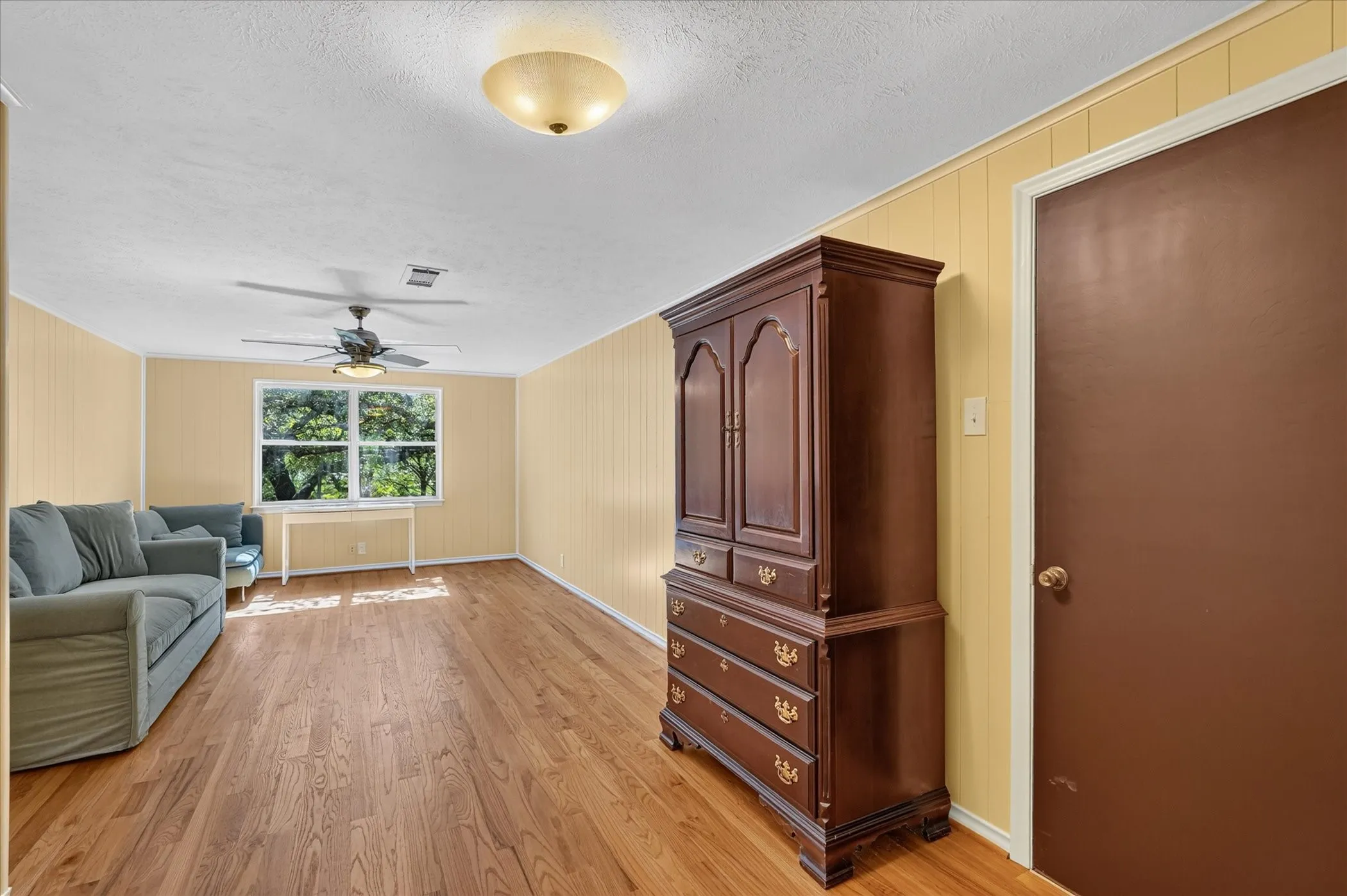 Single Family Residence For Rent in Dallas County , 9584 Ash Creek Drive, Dallas, Texas 75228, 4 Bedroom, 3 Bathroom, 3 Garage spaces, 2,520 Sqft, built in 1966, mls#21404645, Real Estate Agent in Dallas, Homes For Rent in Dallas county, Homes For Rent in Dallas, Realtor in Dallas Texas, Real Estate Brokerage Independent Realty Texas, Luminita Cordes Realtor