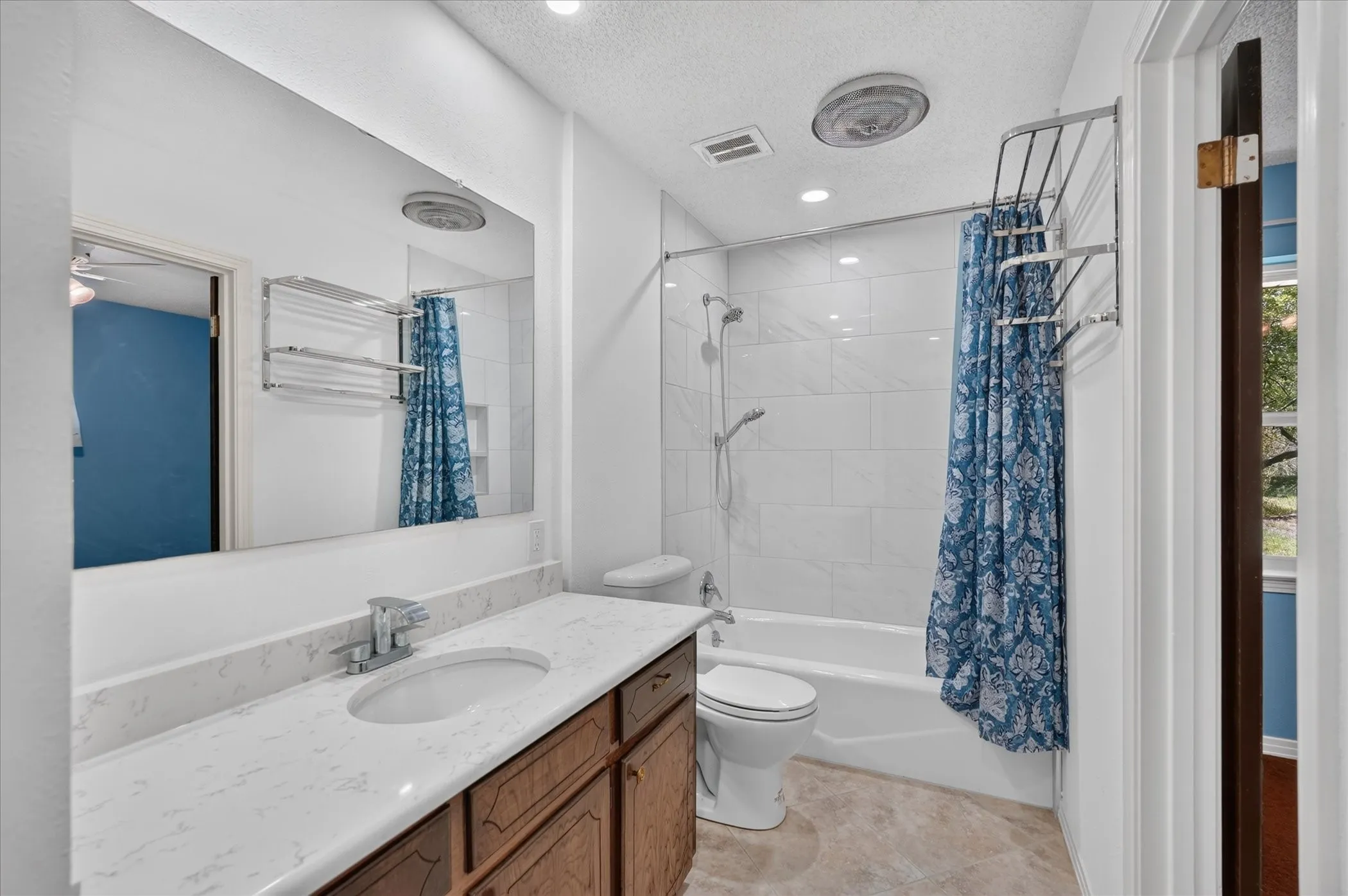 Single Family Residence For Rent in Dallas County , 9584 Ash Creek Drive, Dallas, Texas 75228, 4 Bedroom, 3 Bathroom, 3 Garage spaces, 2,520 Sqft, built in 1966, mls#21404645, Real Estate Agent in Dallas, Homes For Rent in Dallas county, Homes For Rent in Dallas, Realtor in Dallas Texas, Real Estate Brokerage Independent Realty Texas, Luminita Cordes Realtor