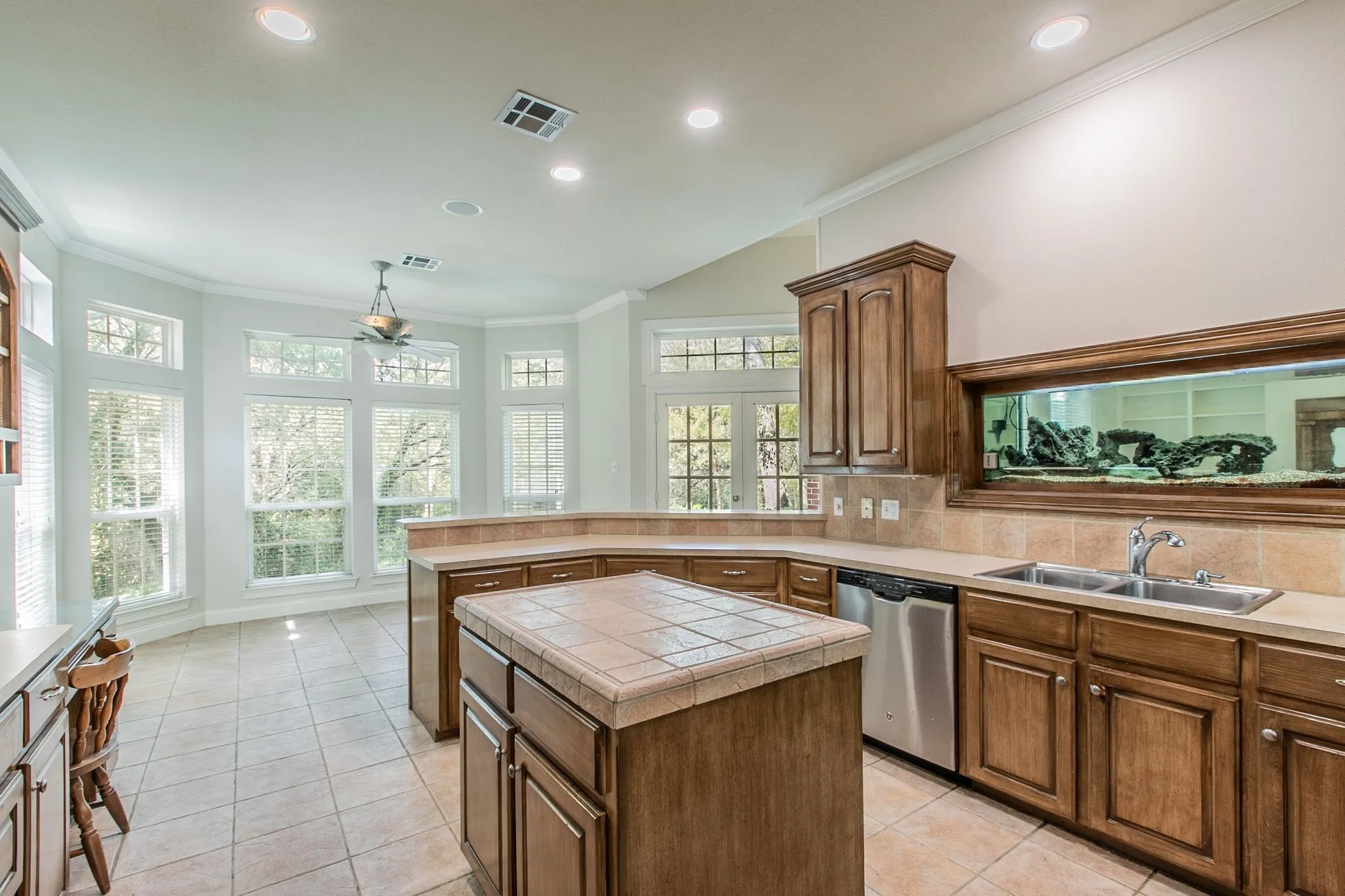 Single Family Residence For Sale in Mc Lennan County , 1051 Hidden Valley Court, Mc Gregor, Texas 76657, 4 Bedroom, 4 Bathroom, 3 Garage spaces, 3,558 Sqft, built in 1998, mls#21401992, Real Estate Agent in Mc Gregor, Homes For Sale in Mc Lennan county, Homes For Sale in Mc Gregor, Realtor in Mc Gregor Texas, Real Estate Brokerage Independent Realty Texas, Luminita Cordes Realtor