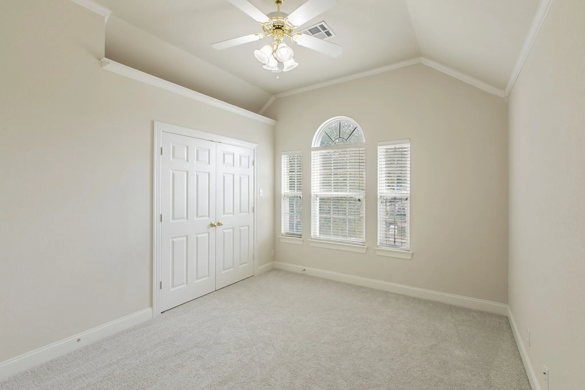 Single Family Residence For Sale in Mc Lennan County , 1051 Hidden Valley Court, Mc Gregor, Texas 76657, 4 Bedroom, 4 Bathroom, 3 Garage spaces, 3,558 Sqft, built in 1998, mls#21401992, Real Estate Agent in Mc Gregor, Homes For Sale in Mc Lennan county, Homes For Sale in Mc Gregor, Realtor in Mc Gregor Texas, Real Estate Brokerage Independent Realty Texas, Luminita Cordes Realtor