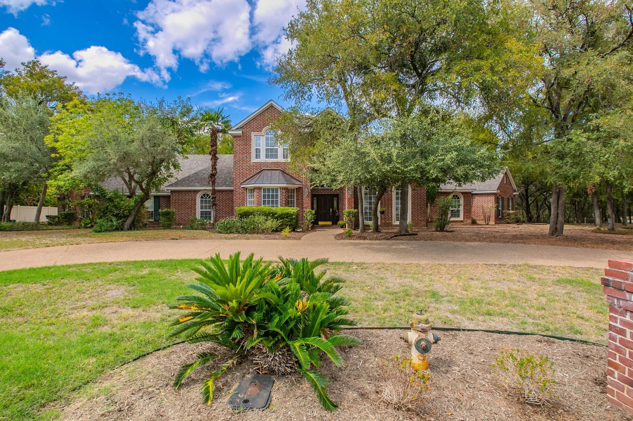 Single Family Residence For Sale in Mc Lennan County , 1051 Hidden Valley Court, Mc Gregor, Texas 76657, 4 Bedroom, 4 Bathroom, 3 Garage spaces, 3,558 Sqft, built in 1998, mls#21401992, Real Estate Agent in Mc Gregor, Homes For Sale in Mc Lennan county, Homes For Sale in Mc Gregor, Realtor in Mc Gregor Texas, Real Estate Brokerage Independent Realty Texas, Luminita Cordes Realtor