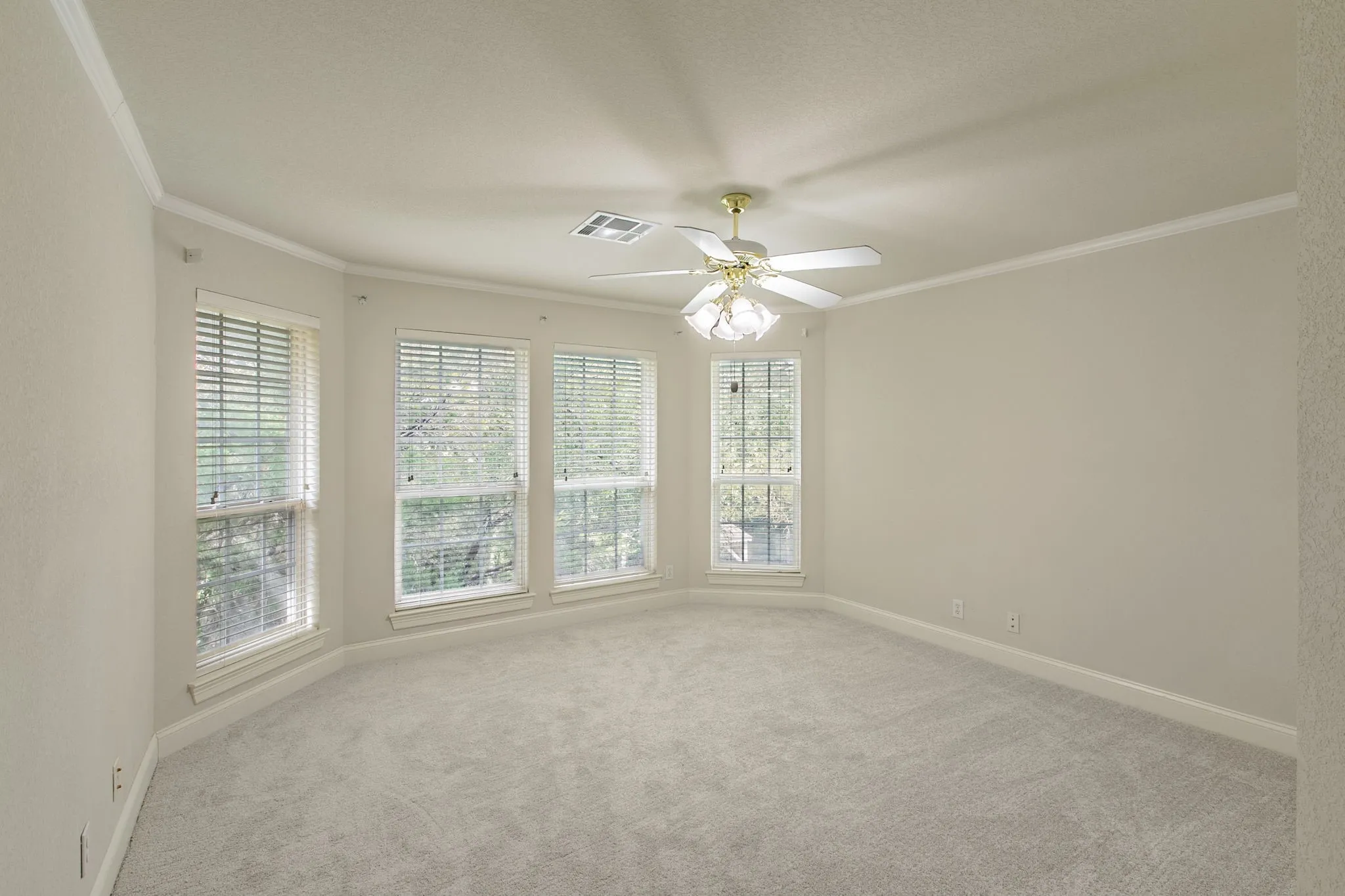 Single Family Residence For Sale in Mc Lennan County , 1051 Hidden Valley Court, Mc Gregor, Texas 76657, 4 Bedroom, 4 Bathroom, 3 Garage spaces, 3,558 Sqft, built in 1998, mls#21401992, Real Estate Agent in Mc Gregor, Homes For Sale in Mc Lennan county, Homes For Sale in Mc Gregor, Realtor in Mc Gregor Texas, Real Estate Brokerage Independent Realty Texas, Luminita Cordes Realtor