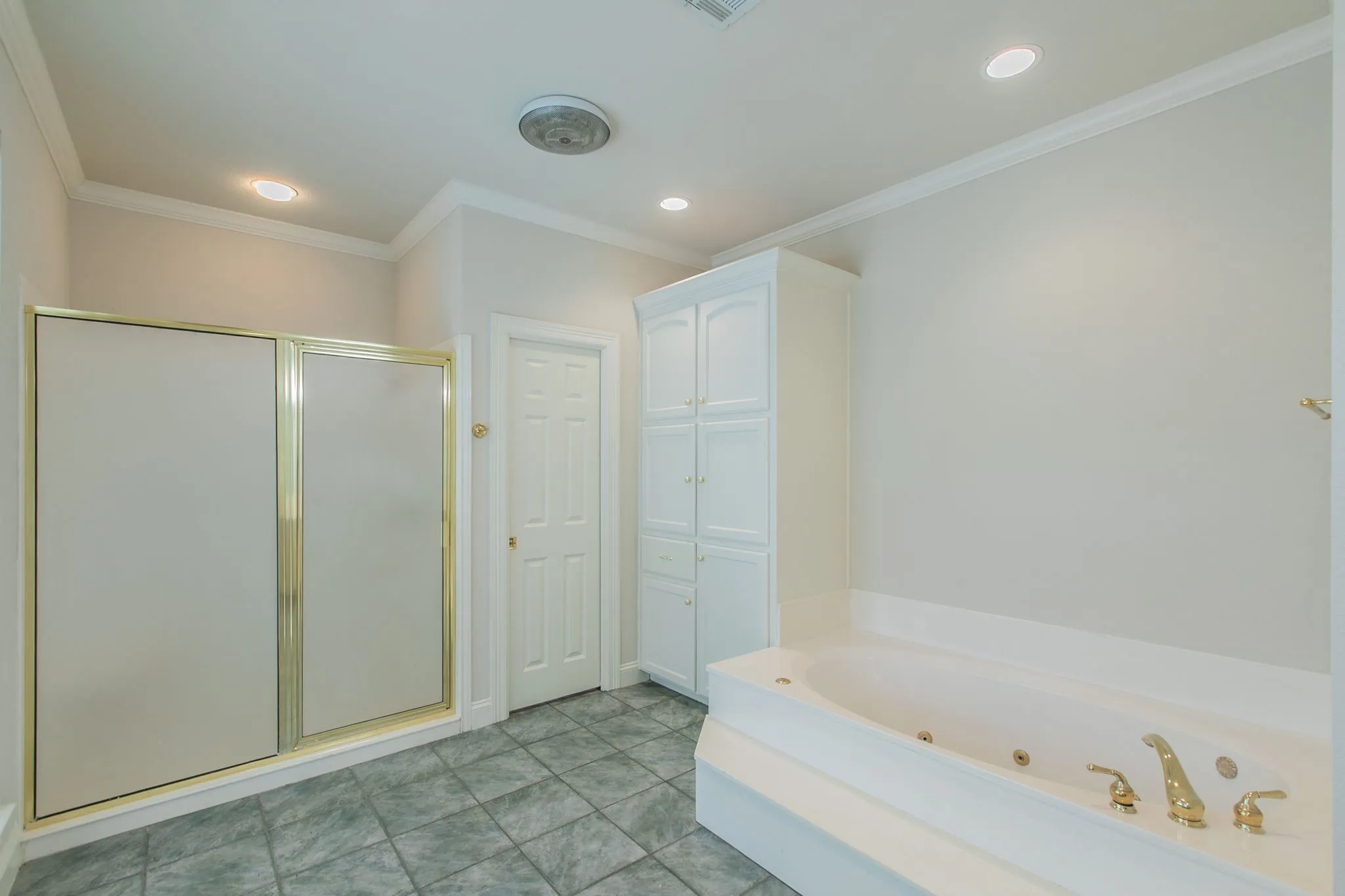 Single Family Residence For Sale in Mc Lennan County , 1051 Hidden Valley Court, Mc Gregor, Texas 76657, 4 Bedroom, 4 Bathroom, 3 Garage spaces, 3,558 Sqft, built in 1998, mls#21401992, Real Estate Agent in Mc Gregor, Homes For Sale in Mc Lennan county, Homes For Sale in Mc Gregor, Realtor in Mc Gregor Texas, Real Estate Brokerage Independent Realty Texas, Luminita Cordes Realtor