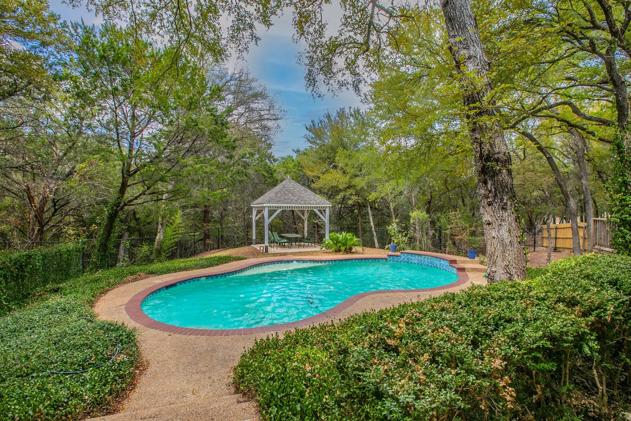 Single Family Residence For Sale in Mc Lennan County , 1051 Hidden Valley Court, Mc Gregor, Texas 76657, 4 Bedroom, 4 Bathroom, 3 Garage spaces, 3,558 Sqft, built in 1998, mls#21401992, Real Estate Agent in Mc Gregor, Homes For Sale in Mc Lennan county, Homes For Sale in Mc Gregor, Realtor in Mc Gregor Texas, Real Estate Brokerage Independent Realty Texas, Luminita Cordes Realtor