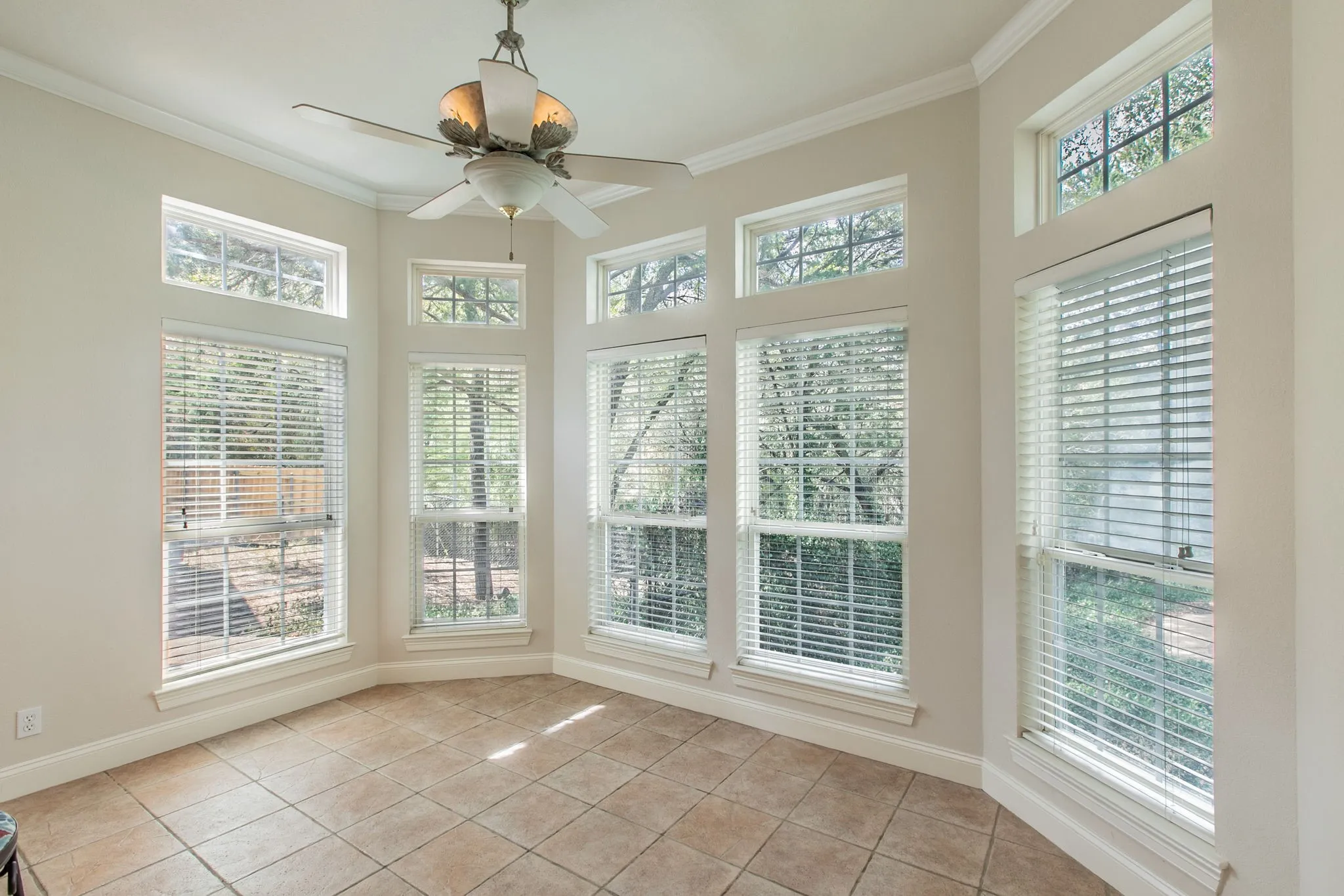 Single Family Residence For Sale in Mc Lennan County , 1051 Hidden Valley Court, Mc Gregor, Texas 76657, 4 Bedroom, 4 Bathroom, 3 Garage spaces, 3,558 Sqft, built in 1998, mls#21401992, Real Estate Agent in Mc Gregor, Homes For Sale in Mc Lennan county, Homes For Sale in Mc Gregor, Realtor in Mc Gregor Texas, Real Estate Brokerage Independent Realty Texas, Luminita Cordes Realtor