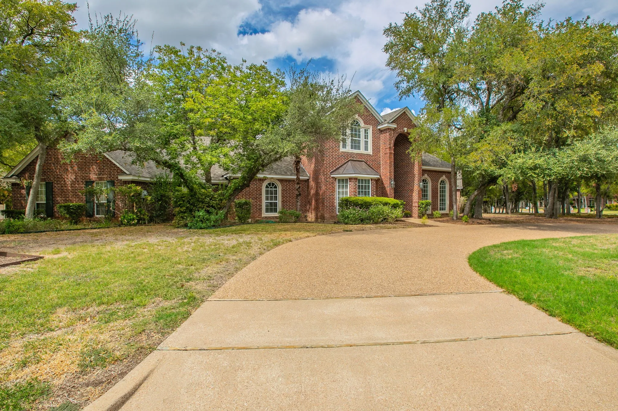 Single Family Residence For Sale in Mc Lennan County , 1051 Hidden Valley Court, Mc Gregor, Texas 76657, 4 Bedroom, 4 Bathroom, 3 Garage spaces, 3,558 Sqft, built in 1998, mls#21401992, Real Estate Agent in Mc Gregor, Homes For Sale in Mc Lennan county, Homes For Sale in Mc Gregor, Realtor in Mc Gregor Texas, Real Estate Brokerage Independent Realty Texas, Luminita Cordes Realtor