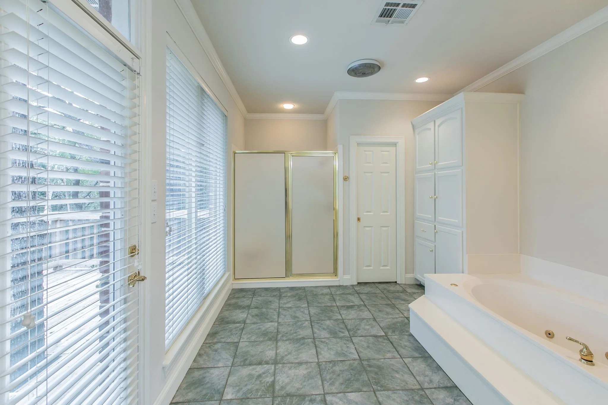 Single Family Residence For Sale in Mc Lennan County , 1051 Hidden Valley Court, Mc Gregor, Texas 76657, 4 Bedroom, 4 Bathroom, 3 Garage spaces, 3,558 Sqft, built in 1998, mls#21401992, Real Estate Agent in Mc Gregor, Homes For Sale in Mc Lennan county, Homes For Sale in Mc Gregor, Realtor in Mc Gregor Texas, Real Estate Brokerage Independent Realty Texas, Luminita Cordes Realtor