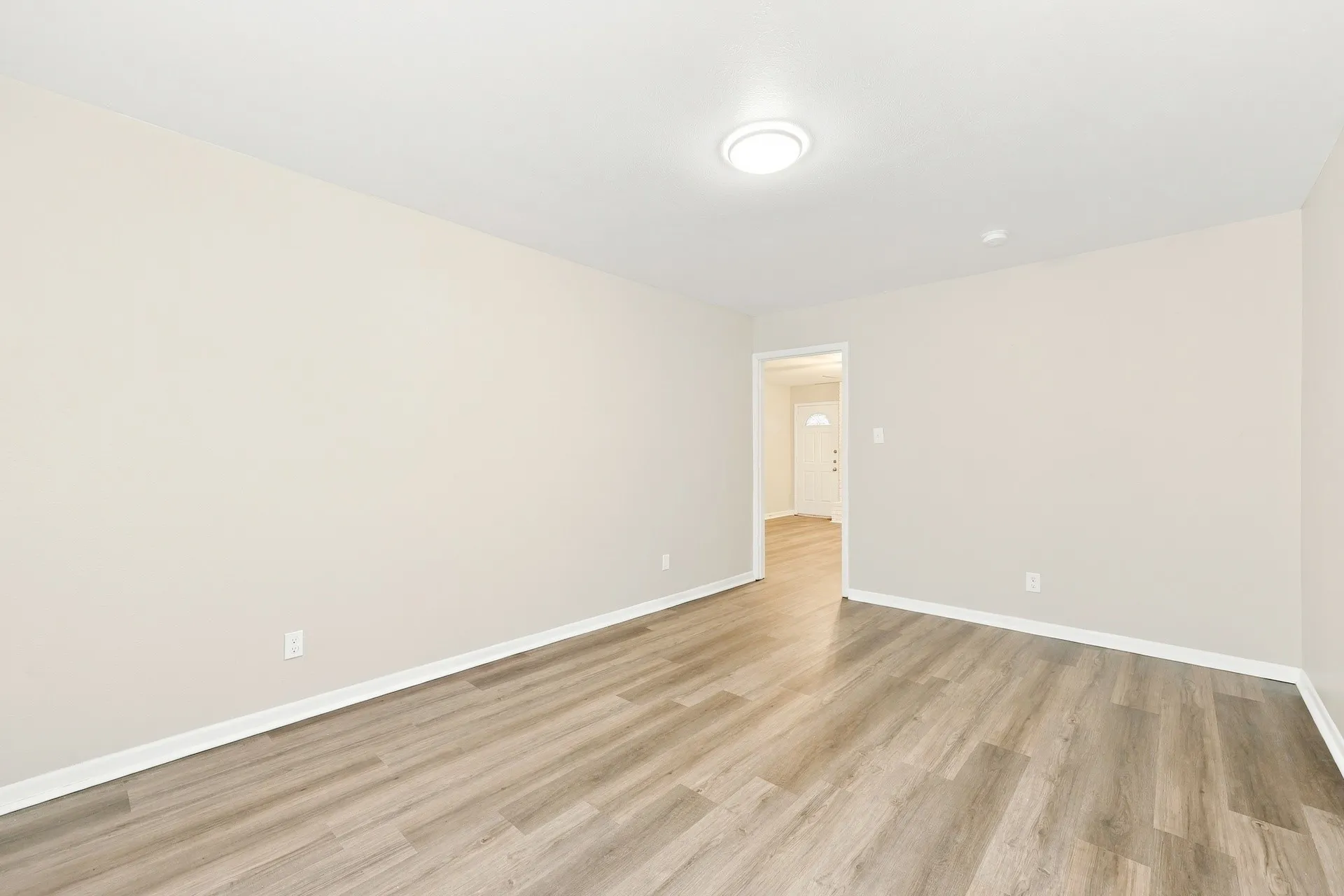 Single Family Residence For Rent in Dallas County , 319 Royal Avenue, Duncanville, Texas 75137, 4 Bedroom, 3 Bathroom, 1 Garage spaces, 1,430 Sqft, built in 1962, mls#21404655, Real Estate Agent in Duncanville, Homes For Rent in Dallas county, Homes For Rent in Duncanville, Realtor in Duncanville Texas, Real Estate Brokerage Independent Realty Texas, Luminita Cordes Realtor