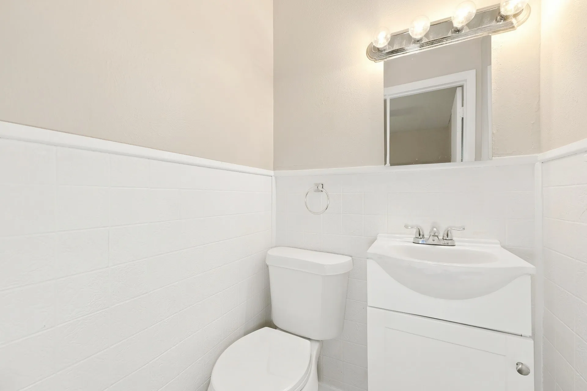 Single Family Residence For Rent in Dallas County , 319 Royal Avenue, Duncanville, Texas 75137, 4 Bedroom, 3 Bathroom, 1 Garage spaces, 1,430 Sqft, built in 1962, mls#21404655, Real Estate Agent in Duncanville, Homes For Rent in Dallas county, Homes For Rent in Duncanville, Realtor in Duncanville Texas, Real Estate Brokerage Independent Realty Texas, Luminita Cordes Realtor