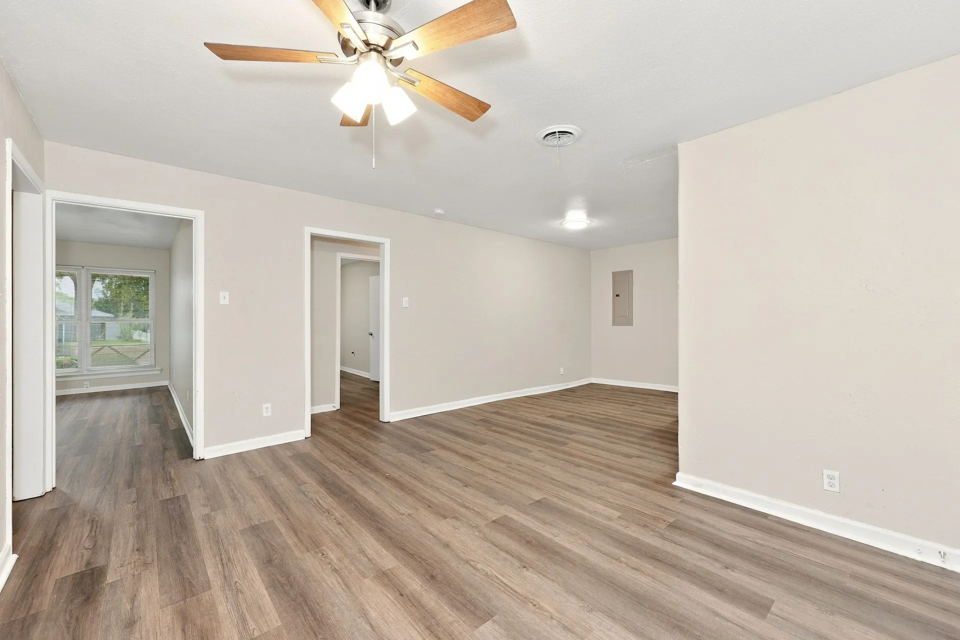 Single Family Residence For Rent in Dallas County , 319 Royal Avenue, Duncanville, Texas 75137, 4 Bedroom, 3 Bathroom, 1 Garage spaces, 1,430 Sqft, built in 1962, mls#21404655, Real Estate Agent in Duncanville, Homes For Rent in Dallas county, Homes For Rent in Duncanville, Realtor in Duncanville Texas, Real Estate Brokerage Independent Realty Texas, Luminita Cordes Realtor