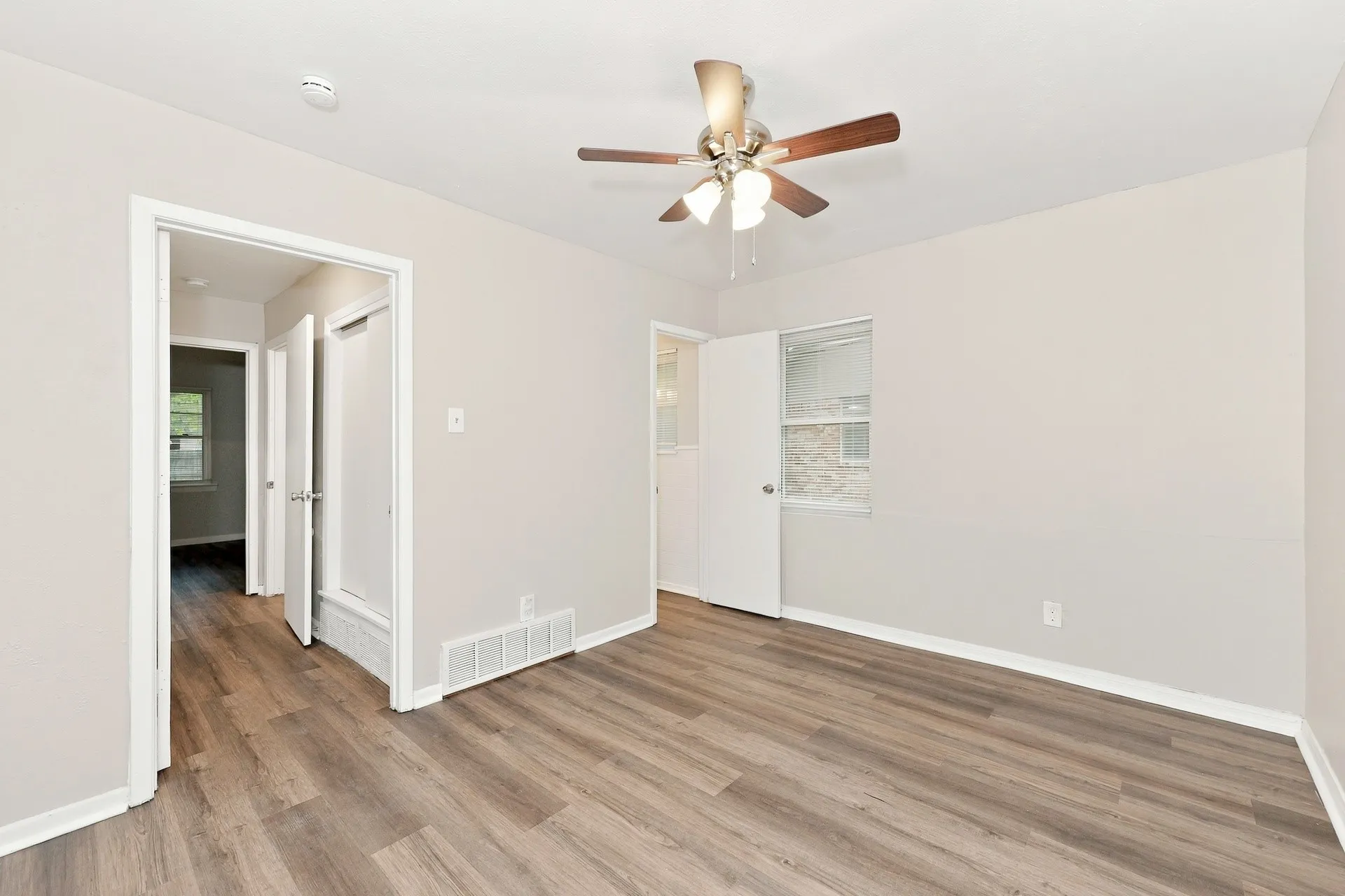 Single Family Residence For Rent in Dallas County , 319 Royal Avenue, Duncanville, Texas 75137, 4 Bedroom, 3 Bathroom, 1 Garage spaces, 1,430 Sqft, built in 1962, mls#21404655, Real Estate Agent in Duncanville, Homes For Rent in Dallas county, Homes For Rent in Duncanville, Realtor in Duncanville Texas, Real Estate Brokerage Independent Realty Texas, Luminita Cordes Realtor