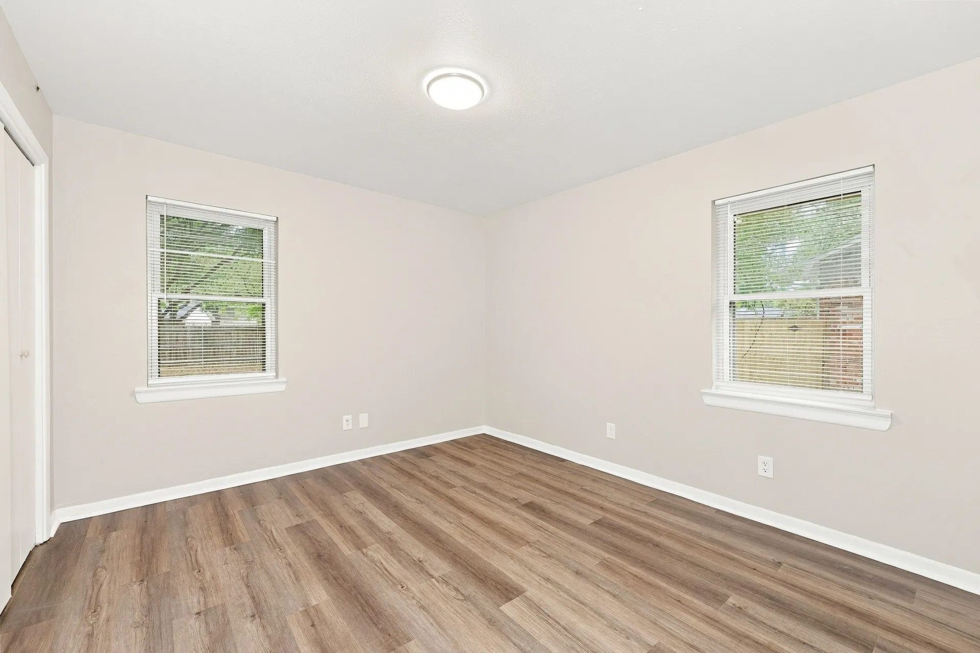Single Family Residence For Rent in Dallas County , 319 Royal Avenue, Duncanville, Texas 75137, 4 Bedroom, 3 Bathroom, 1 Garage spaces, 1,430 Sqft, built in 1962, mls#21404655, Real Estate Agent in Duncanville, Homes For Rent in Dallas county, Homes For Rent in Duncanville, Realtor in Duncanville Texas, Real Estate Brokerage Independent Realty Texas, Luminita Cordes Realtor