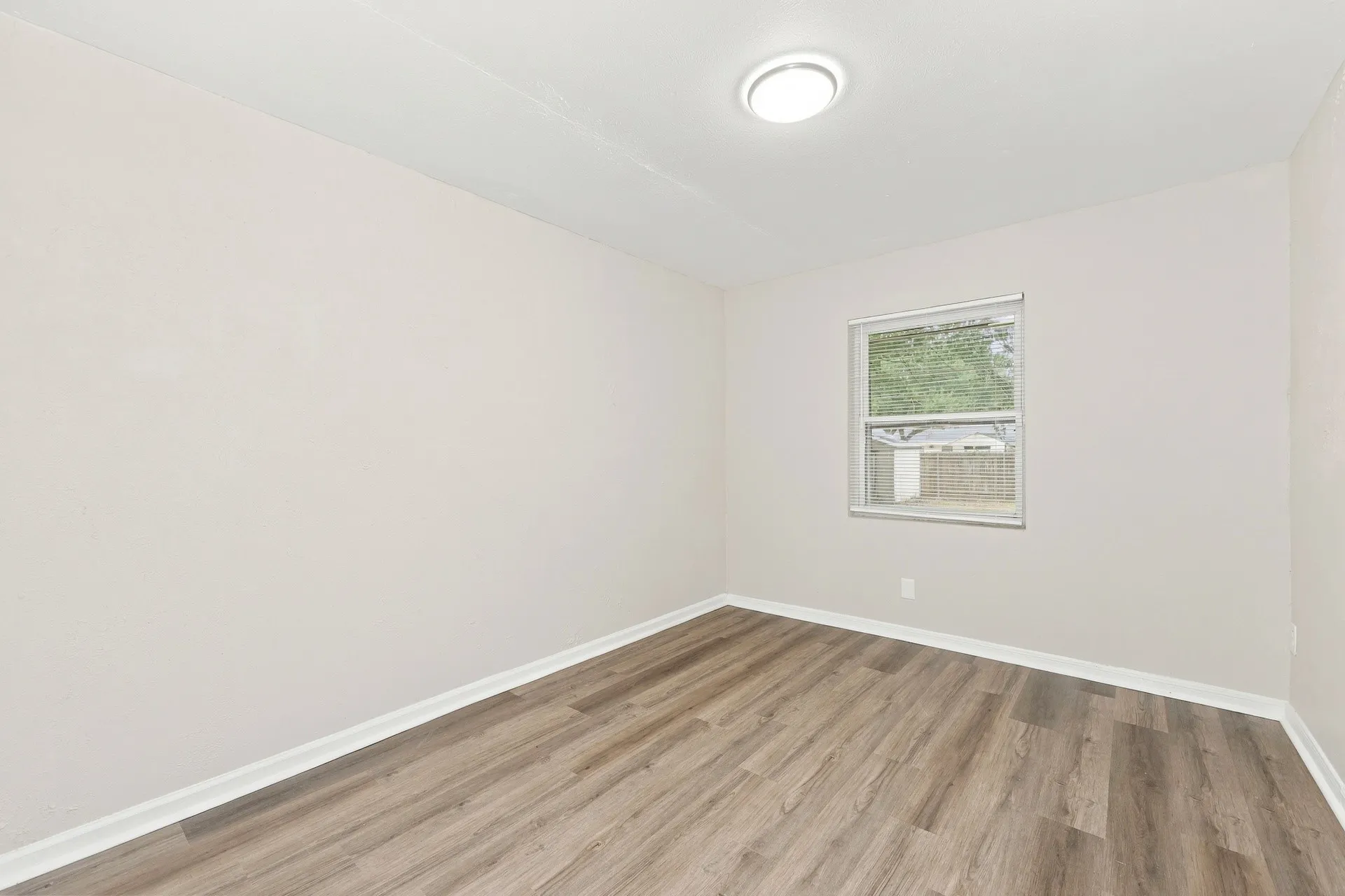 Single Family Residence For Rent in Dallas County , 319 Royal Avenue, Duncanville, Texas 75137, 4 Bedroom, 3 Bathroom, 1 Garage spaces, 1,430 Sqft, built in 1962, mls#21404655, Real Estate Agent in Duncanville, Homes For Rent in Dallas county, Homes For Rent in Duncanville, Realtor in Duncanville Texas, Real Estate Brokerage Independent Realty Texas, Luminita Cordes Realtor