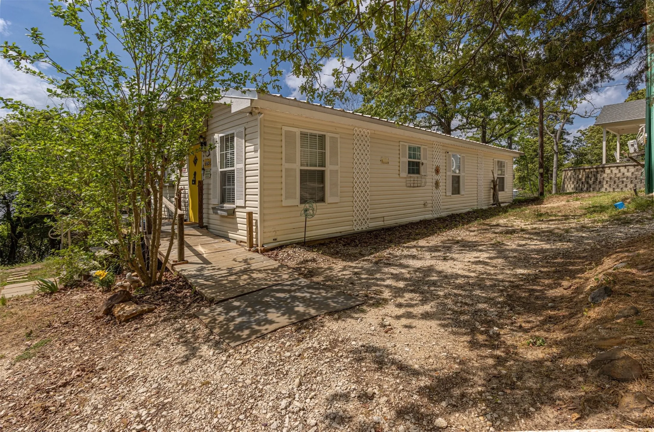 Mobile Home For Sale in Cherokee County , 489 Martha Street, Bullard, Texas 75757, 3 Bedroom, 2 Bathroom, Garage spaces, 1,323 Sqft, built in 2004, mls#21404668, Real Estate Agent in Bullard, Homes For Sale in Cherokee county, Homes For Sale in Bullard, Realtor in Bullard Texas, Real Estate Brokerage Independent Realty Texas, Luminita Cordes Realtor