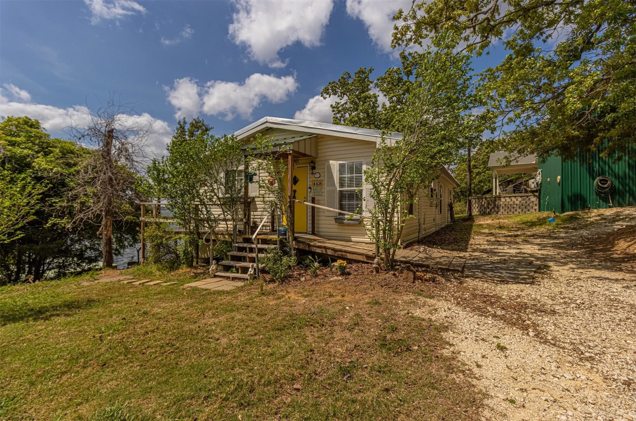 Mobile Home For Sale in Cherokee County , 489 Martha Street, Bullard, Texas 75757, 3 Bedroom, 2 Bathroom, Garage spaces, 1,323 Sqft, built in 2004, mls#21404668, Real Estate Agent in Bullard, Homes For Sale in Cherokee county, Homes For Sale in Bullard, Realtor in Bullard Texas, Real Estate Brokerage Independent Realty Texas, Luminita Cordes Realtor