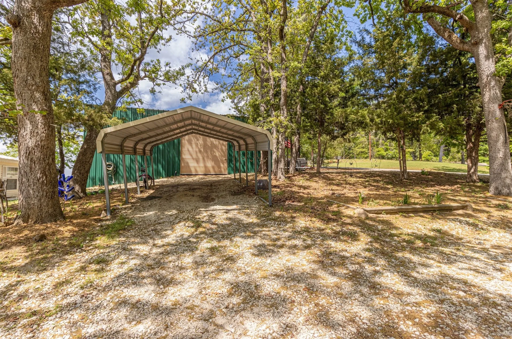 Mobile Home For Sale in Cherokee County , 489 Martha Street, Bullard, Texas 75757, 3 Bedroom, 2 Bathroom, Garage spaces, 1,323 Sqft, built in 2004, mls#21404668, Real Estate Agent in Bullard, Homes For Sale in Cherokee county, Homes For Sale in Bullard, Realtor in Bullard Texas, Real Estate Brokerage Independent Realty Texas, Luminita Cordes Realtor