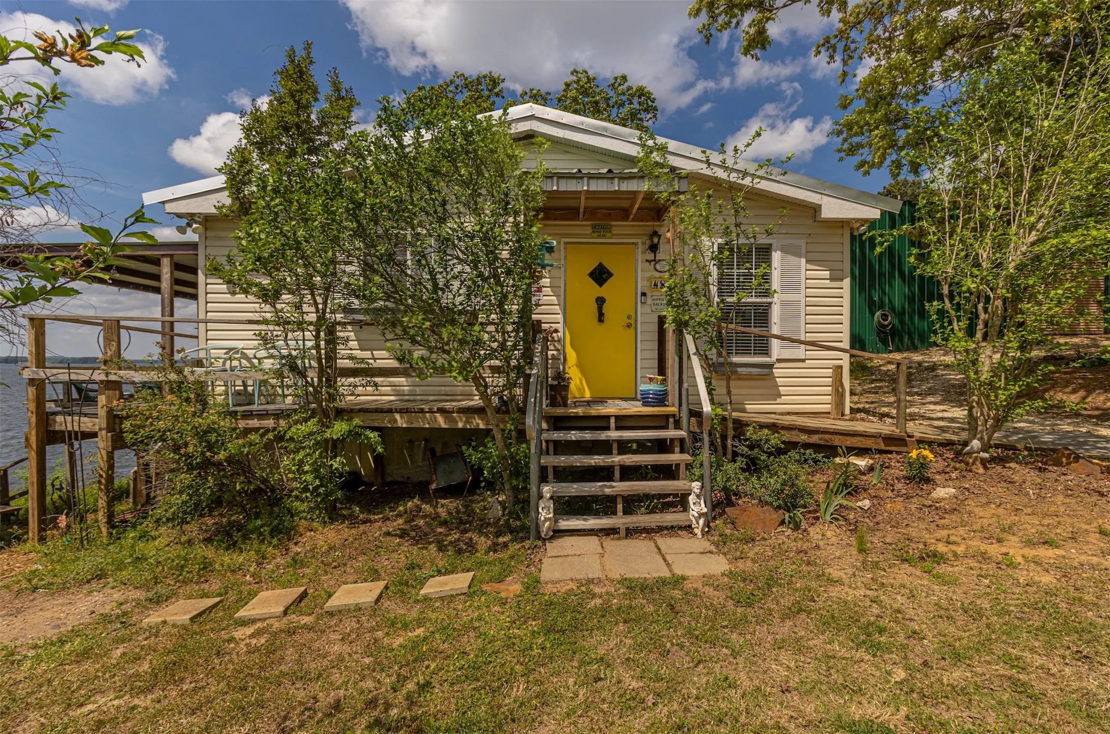 Mobile Home For Sale in Cherokee County , 489 Martha Street, Bullard, Texas 75757, 3 Bedroom, 2 Bathroom, Garage spaces, 1,323 Sqft, built in 2004, mls#21404668, Real Estate Agent in Bullard, Homes For Sale in Cherokee county, Homes For Sale in Bullard, Realtor in Bullard Texas, Real Estate Brokerage Independent Realty Texas, Luminita Cordes Realtor