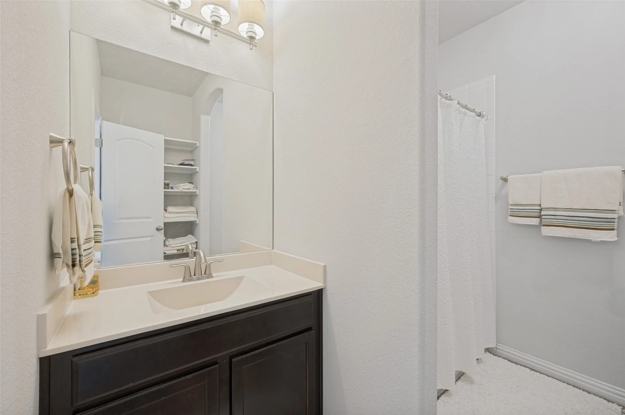 Single Family Residence For Sale in Denton County , 629 Wilmington Lane, Aubrey, Texas 76227, 4 Bedroom, 3 Bathroom, 2 Garage spaces, 2,542 Sqft, built in 2016, mls#21395526, Real Estate Agent in Aubrey, Homes For Sale in Denton county, Homes For Sale in Aubrey, Realtor in Aubrey Texas, Real Estate Brokerage Independent Realty Texas, Luminita Cordes Realtor