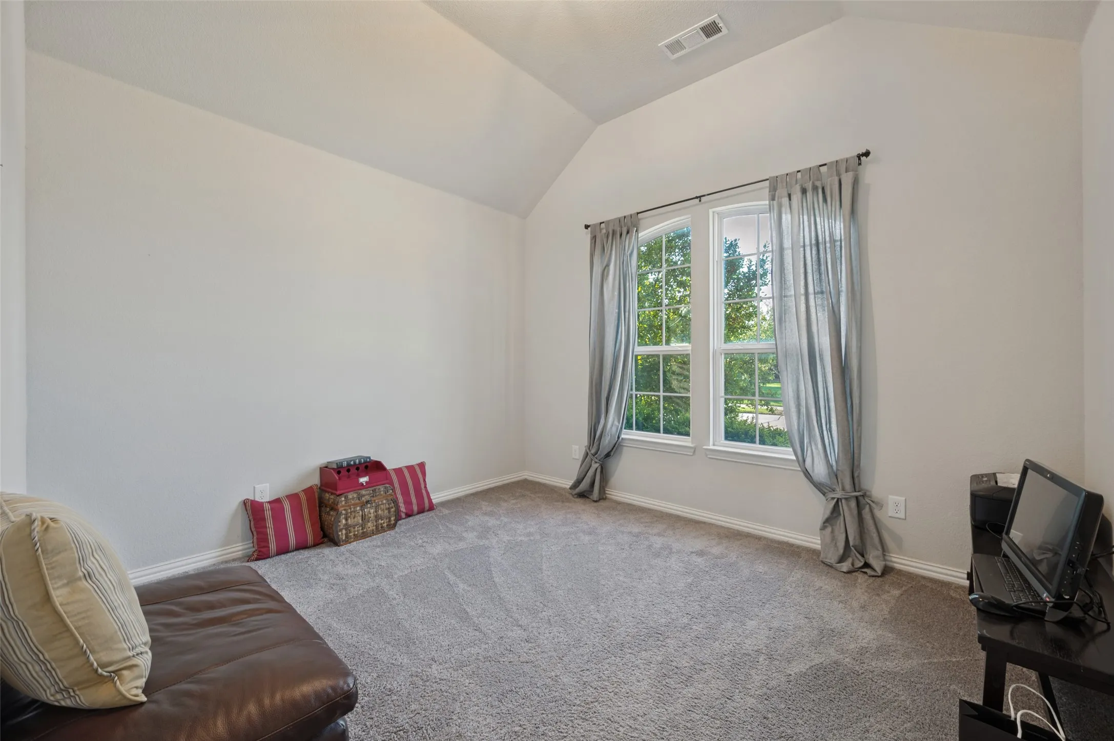 Single Family Residence For Sale in Denton County , 629 Wilmington Lane, Aubrey, Texas 76227, 4 Bedroom, 3 Bathroom, 2 Garage spaces, 2,542 Sqft, built in 2016, mls#21395526, Real Estate Agent in Aubrey, Homes For Sale in Denton county, Homes For Sale in Aubrey, Realtor in Aubrey Texas, Real Estate Brokerage Independent Realty Texas, Luminita Cordes Realtor