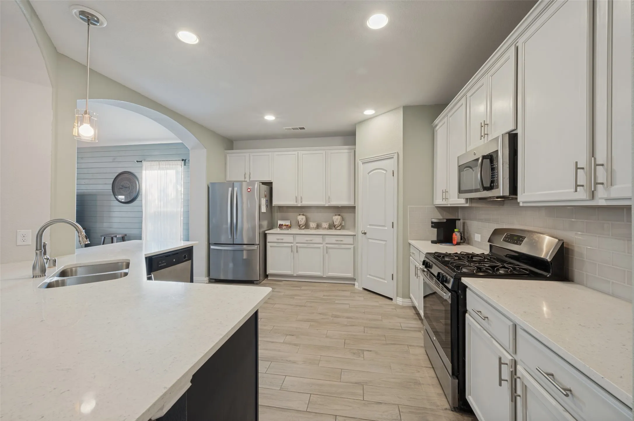 Single Family Residence For Sale in Denton County , 629 Wilmington Lane, Aubrey, Texas 76227, 4 Bedroom, 3 Bathroom, 2 Garage spaces, 2,542 Sqft, built in 2016, mls#21395526, Real Estate Agent in Aubrey, Homes For Sale in Denton county, Homes For Sale in Aubrey, Realtor in Aubrey Texas, Real Estate Brokerage Independent Realty Texas, Luminita Cordes Realtor