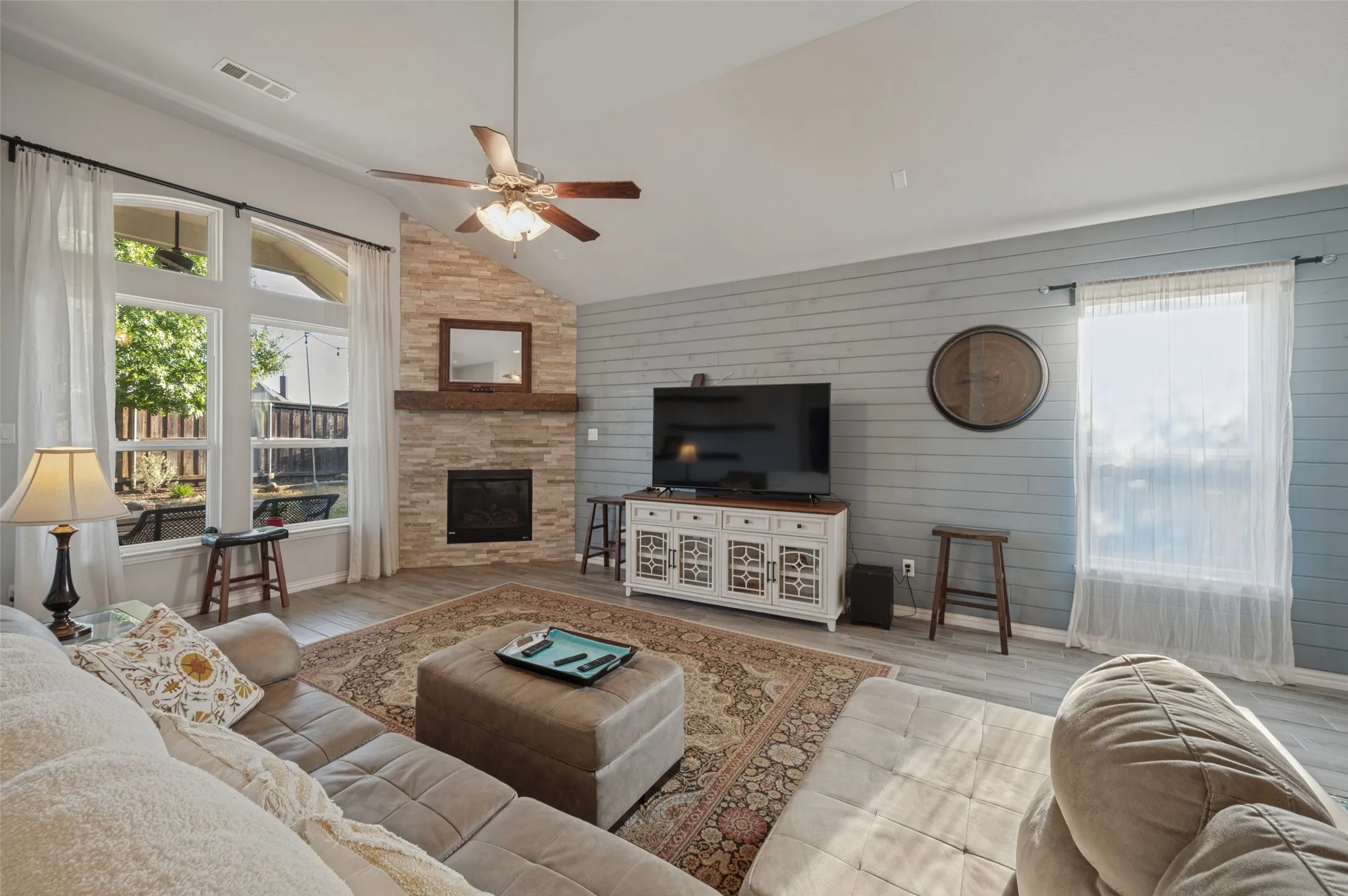 Single Family Residence For Sale in Denton County , 629 Wilmington Lane, Aubrey, Texas 76227, 4 Bedroom, 3 Bathroom, 2 Garage spaces, 2,542 Sqft, built in 2016, mls#21395526, Real Estate Agent in Aubrey, Homes For Sale in Denton county, Homes For Sale in Aubrey, Realtor in Aubrey Texas, Real Estate Brokerage Independent Realty Texas, Luminita Cordes Realtor