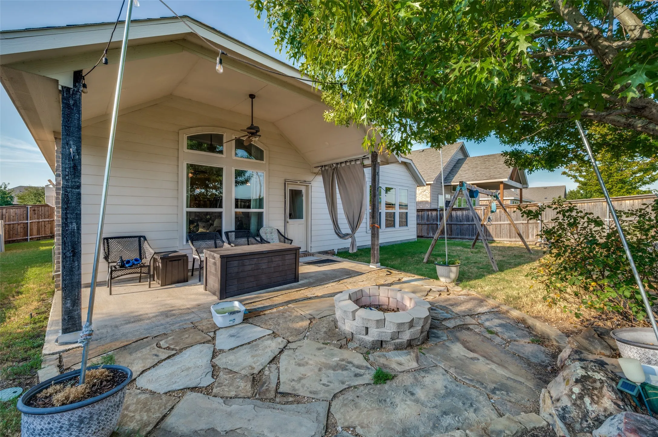 Single Family Residence For Sale in Denton County , 629 Wilmington Lane, Aubrey, Texas 76227, 4 Bedroom, 3 Bathroom, 2 Garage spaces, 2,542 Sqft, built in 2016, mls#21395526, Real Estate Agent in Aubrey, Homes For Sale in Denton county, Homes For Sale in Aubrey, Realtor in Aubrey Texas, Real Estate Brokerage Independent Realty Texas, Luminita Cordes Realtor