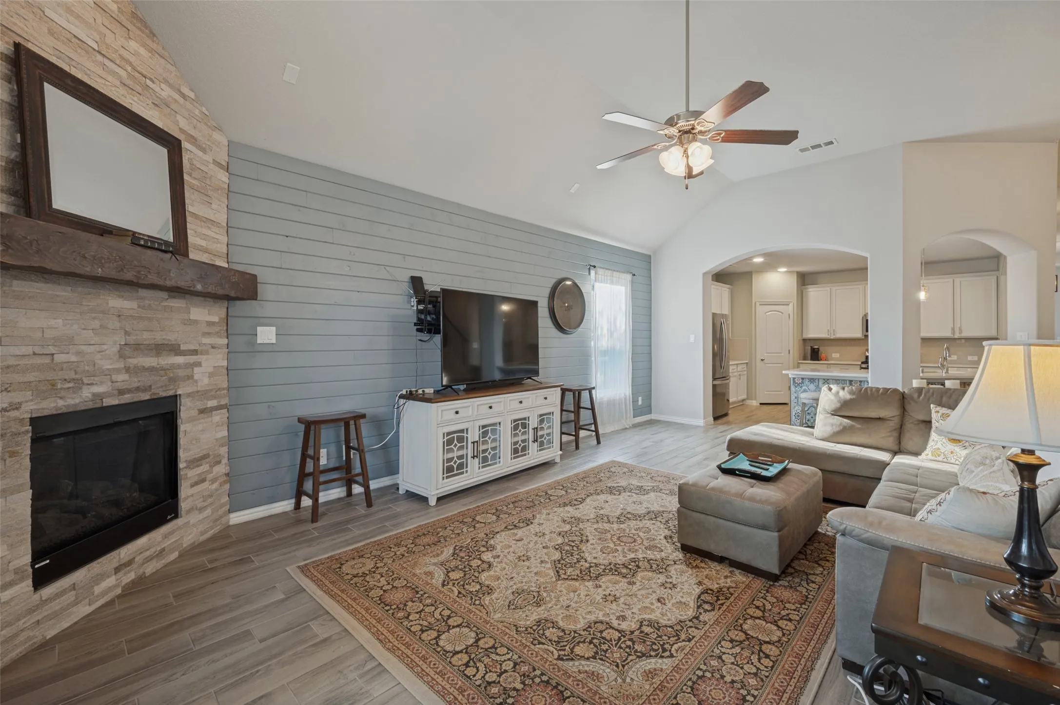 Single Family Residence For Sale in Denton County , 629 Wilmington Lane, Aubrey, Texas 76227, 4 Bedroom, 3 Bathroom, 2 Garage spaces, 2,542 Sqft, built in 2016, mls#21395526, Real Estate Agent in Aubrey, Homes For Sale in Denton county, Homes For Sale in Aubrey, Realtor in Aubrey Texas, Real Estate Brokerage Independent Realty Texas, Luminita Cordes Realtor